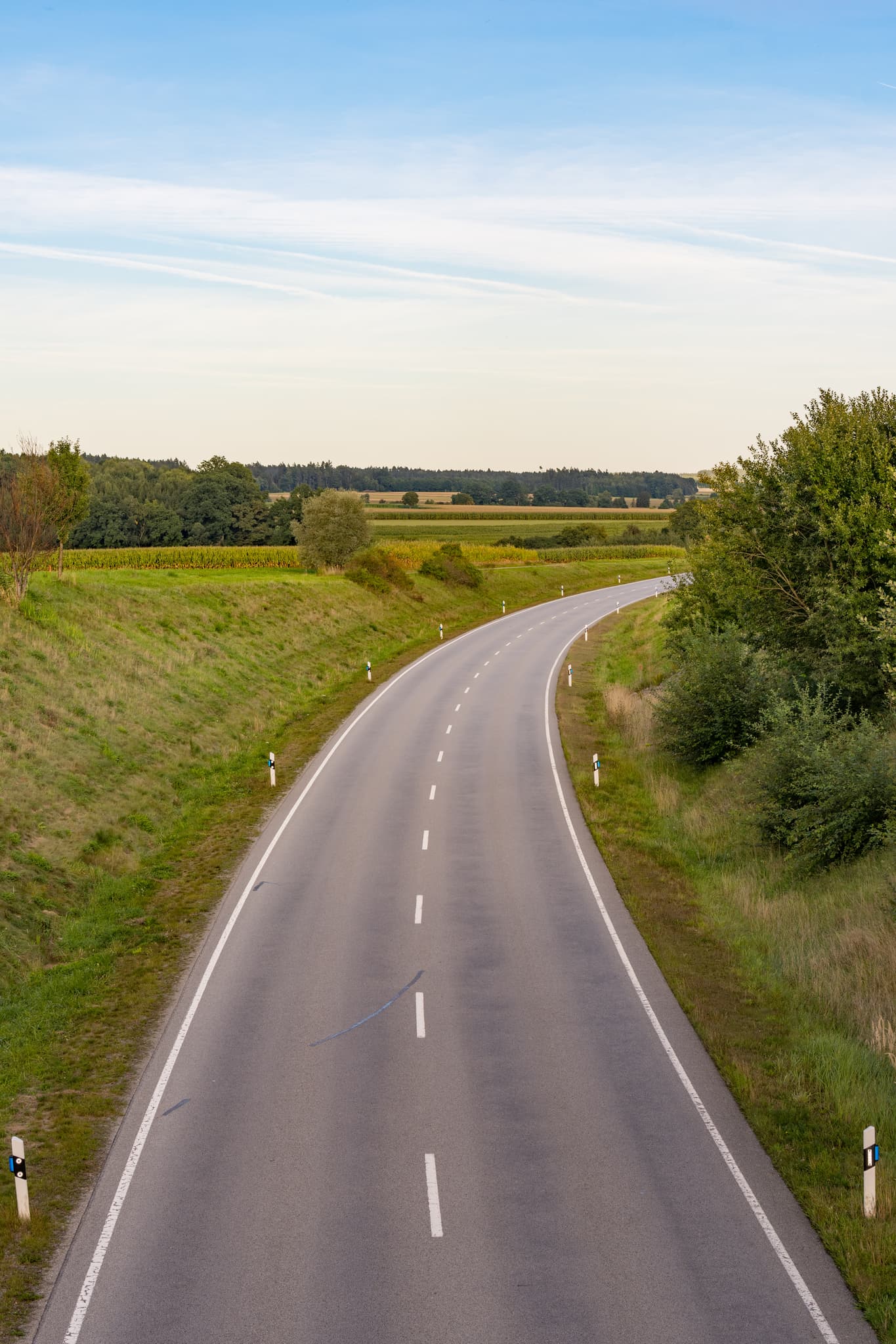 Siebengadern B388 in Gangkofen, Landkreis Rottal-Inn. Die Landschaft Niederbayerns im Holzland, Deutschland