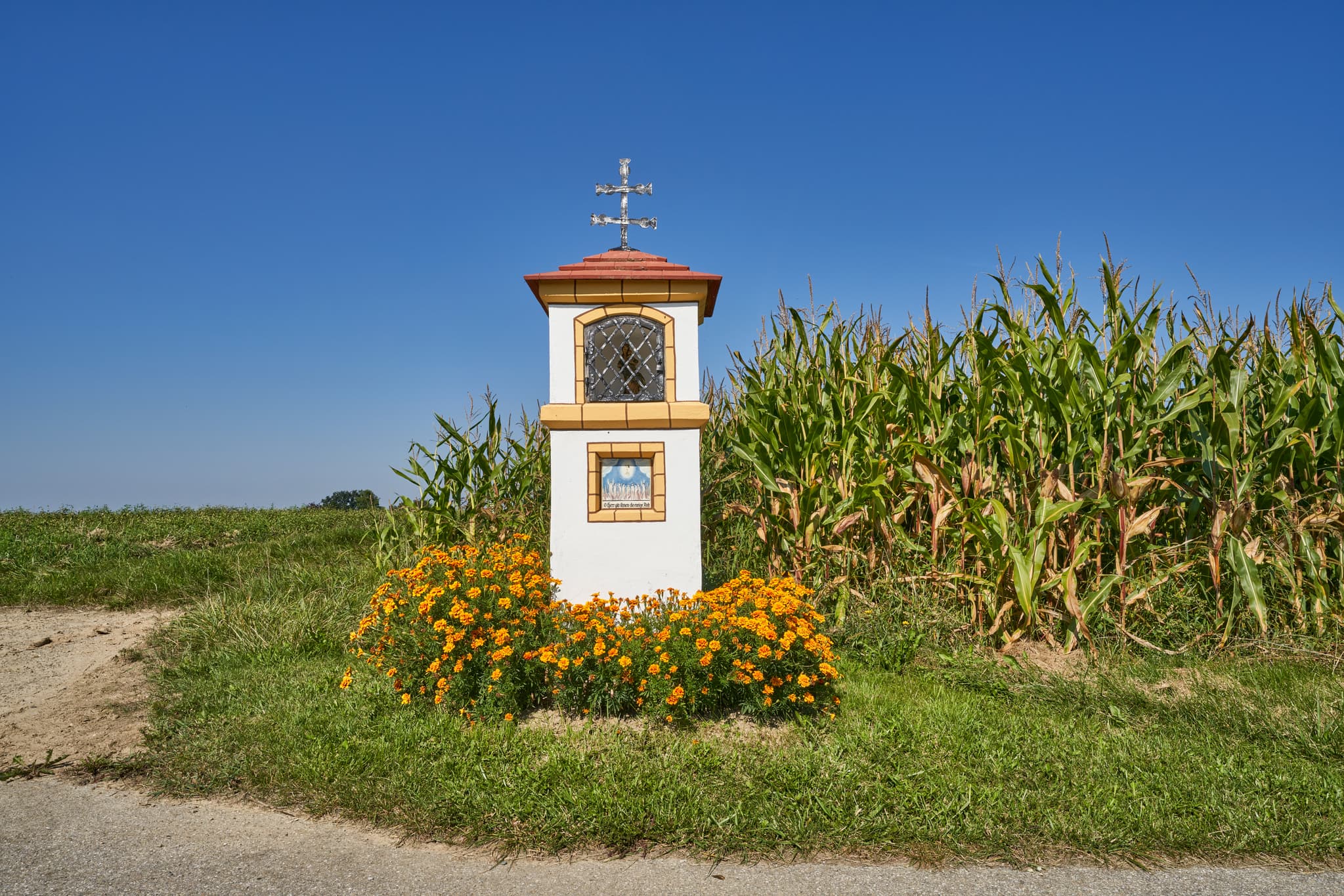 Bildstock am St.-Rupert-Pilgerweg in Oberschroffen, Gemeinde Unterneukirchen, Landkreis Altötting, Oberbayern, Region Inn-Salzach, Deutschland.