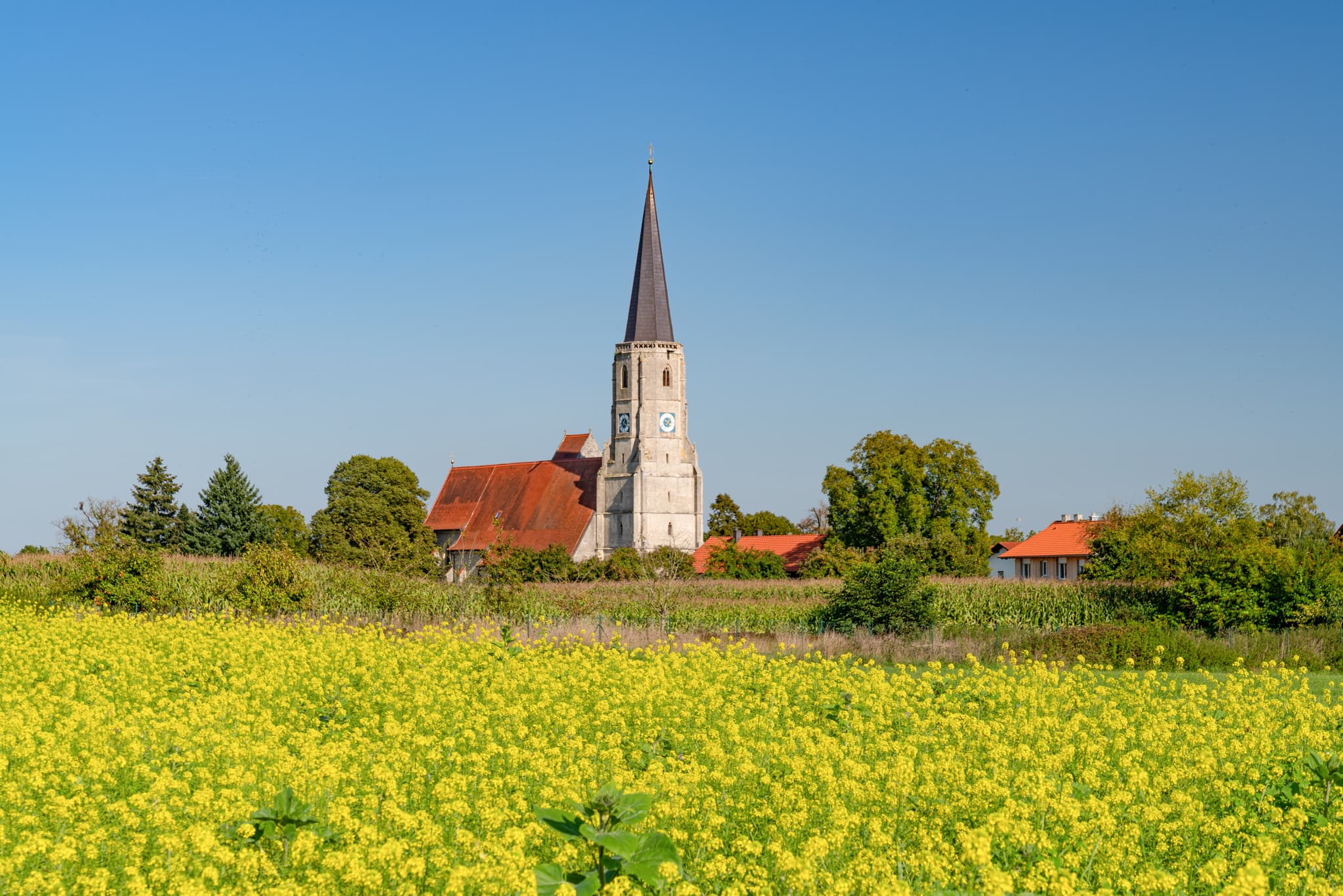 Wallfahrtskirche St. Leonhard in Aigen am Inn, Bad Füssing, Landkreis Passau, Niederbayern, Deutschland, Region Donau-Wald.