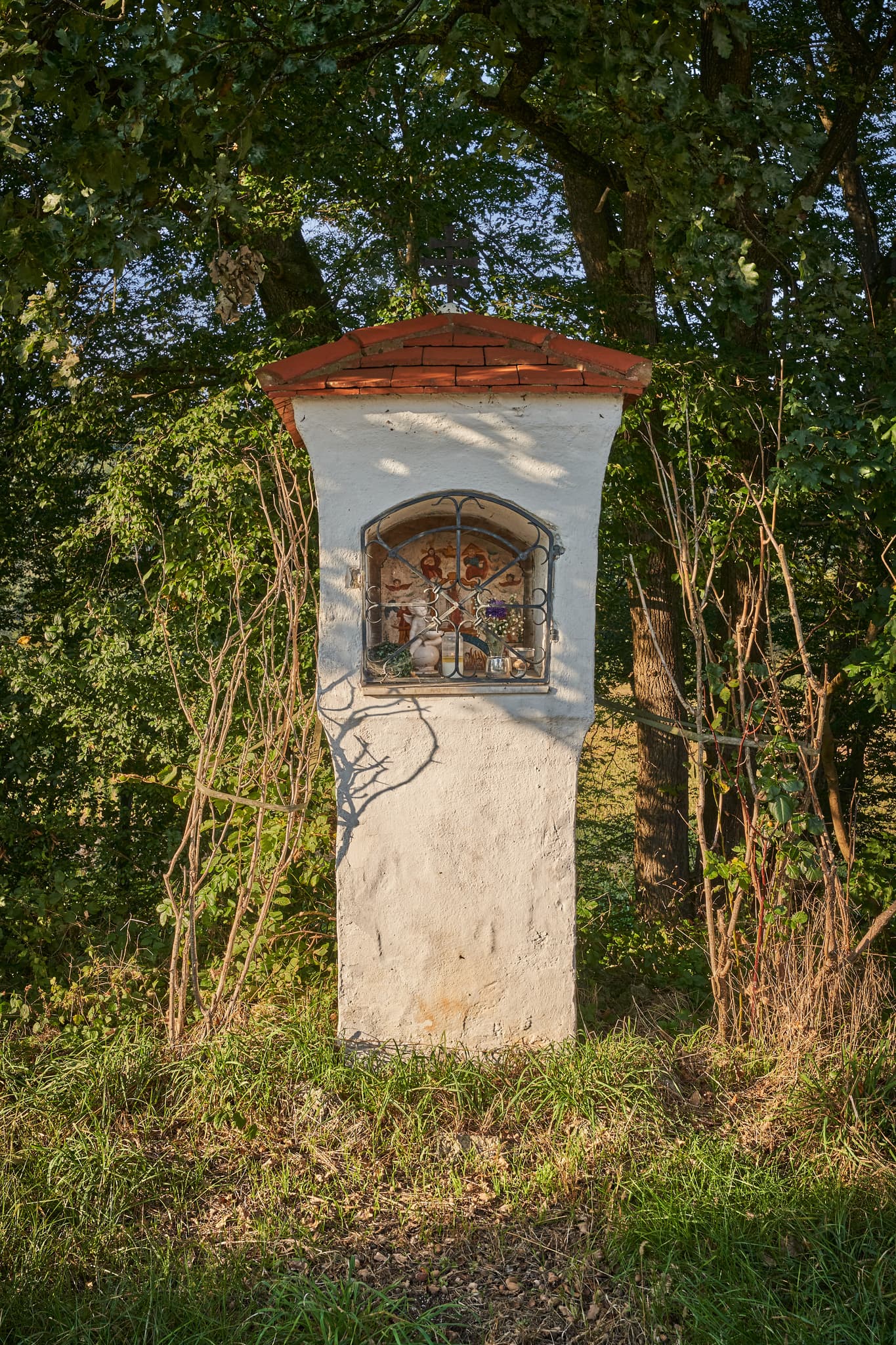 Bildstock an der Steinhöringer Straße in Winhöring, Landkreis Altötting, Oberbayern, Deutschland. Sakrales Denkmal in der ländlichen Inn-Salzach Region.