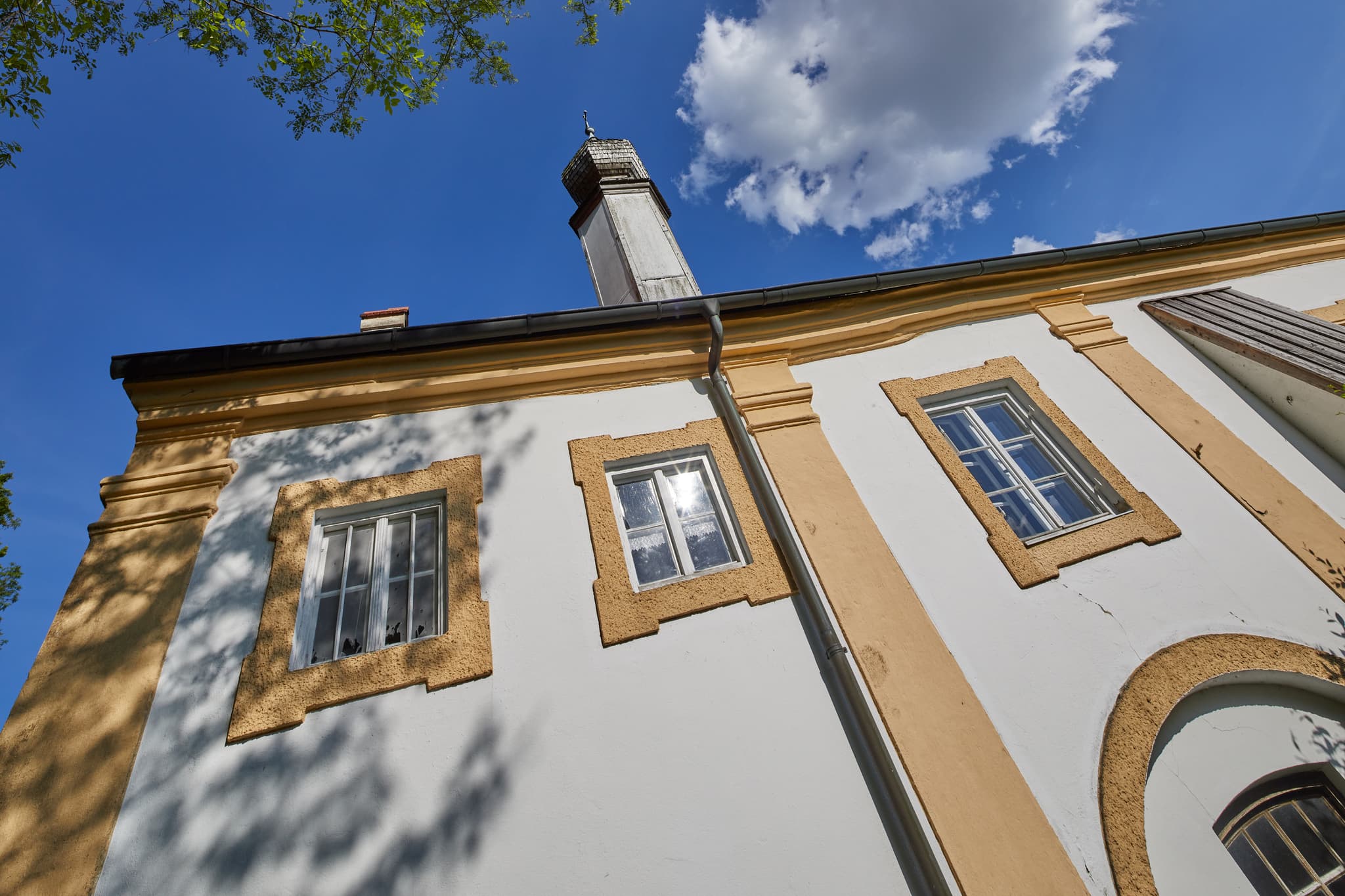 Die Wallfahrtskirche Engfurt in Töging am Inn, Landkreis Altötting, Oberbayern, Region Inn-Salzach, Deutschland. Ein historisches Juwel im Herzen Bayerns.