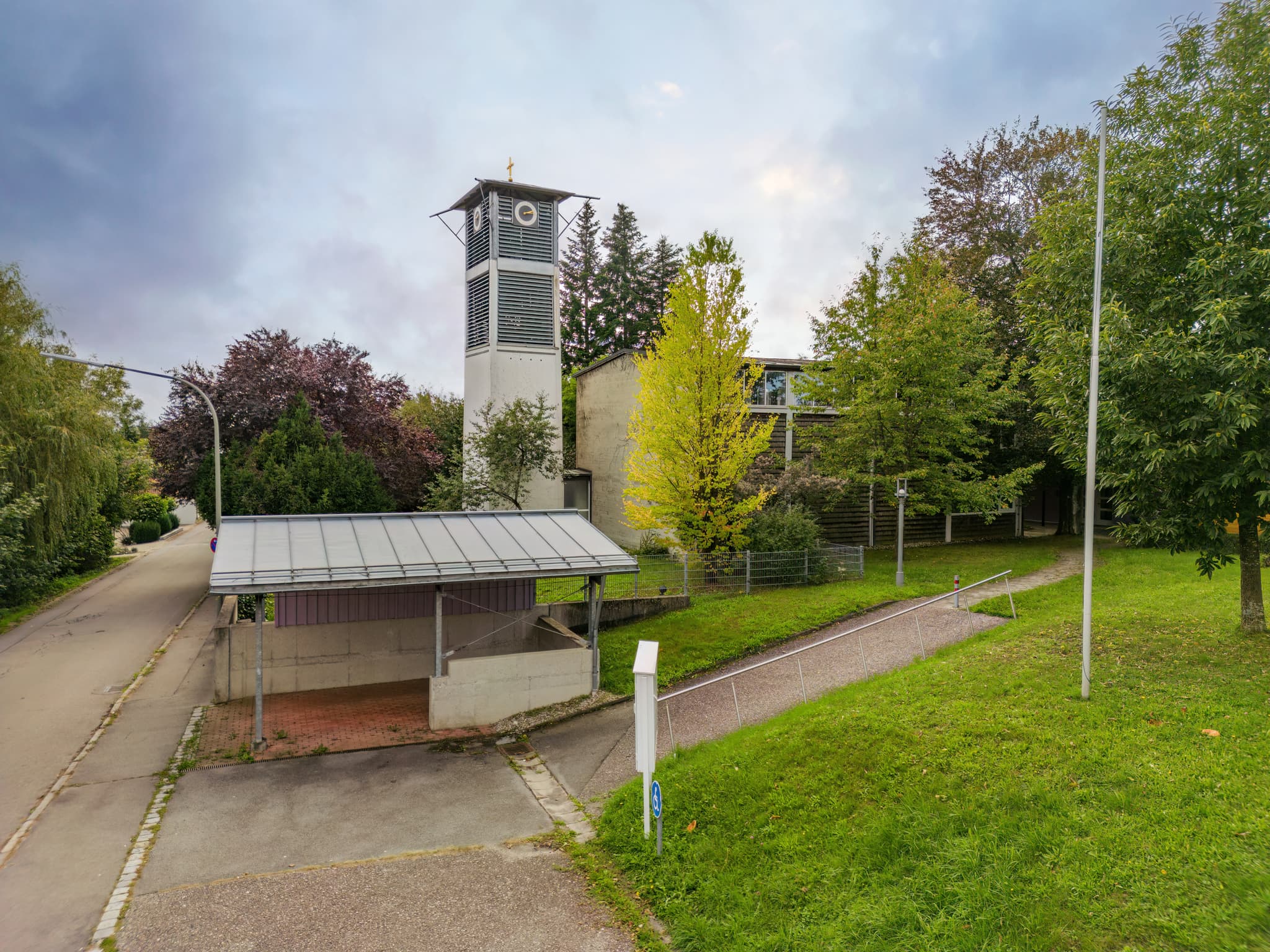 Luftbild der Evangelisch-Lutherischen Kirchengemeinde St. Johannes in Bad Griesbach, Landkreis Passau, Niederbayern, Region Rottal, Deutschland.