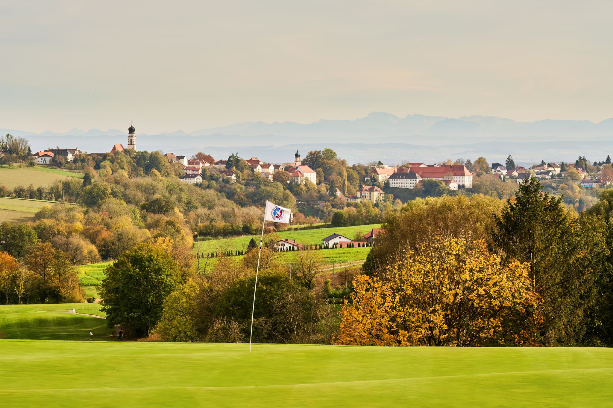 Herbstpanorama des Lederbach Golfclubs in Bad Griesbach, Landkreis Passau, Niederbayern. Die Bäderdreieck-Region in Deutschland von ihrer besten Seite.