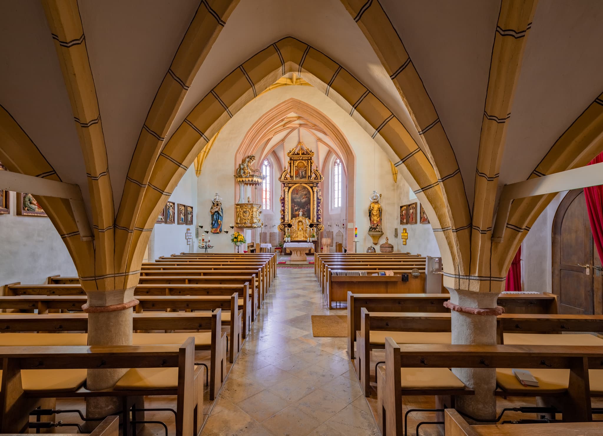 Die Pfarrkirche St. Valentin in Reutern, Bad Griesbach im Landkreis Passau, Niederbayern, Deutschland. Ein historisches Juwel in der Region.