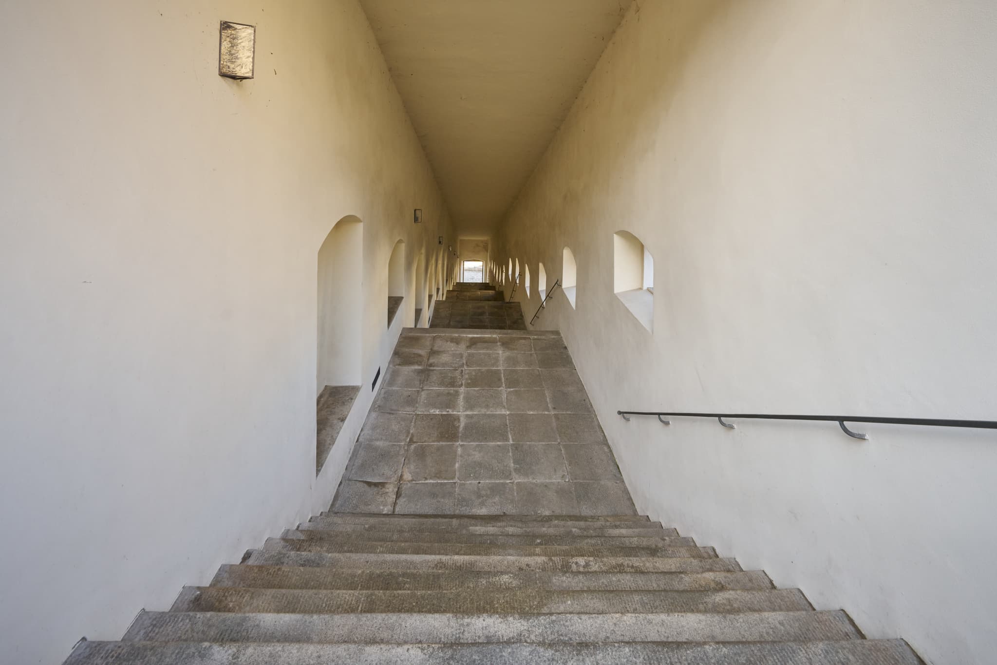 Wallfahrtskirche Mariahilf in Innstadt, Landkreis Passau, Niederbayern, Inn-Salzach Region, Deutschland. Historische Treppe und Architektur.