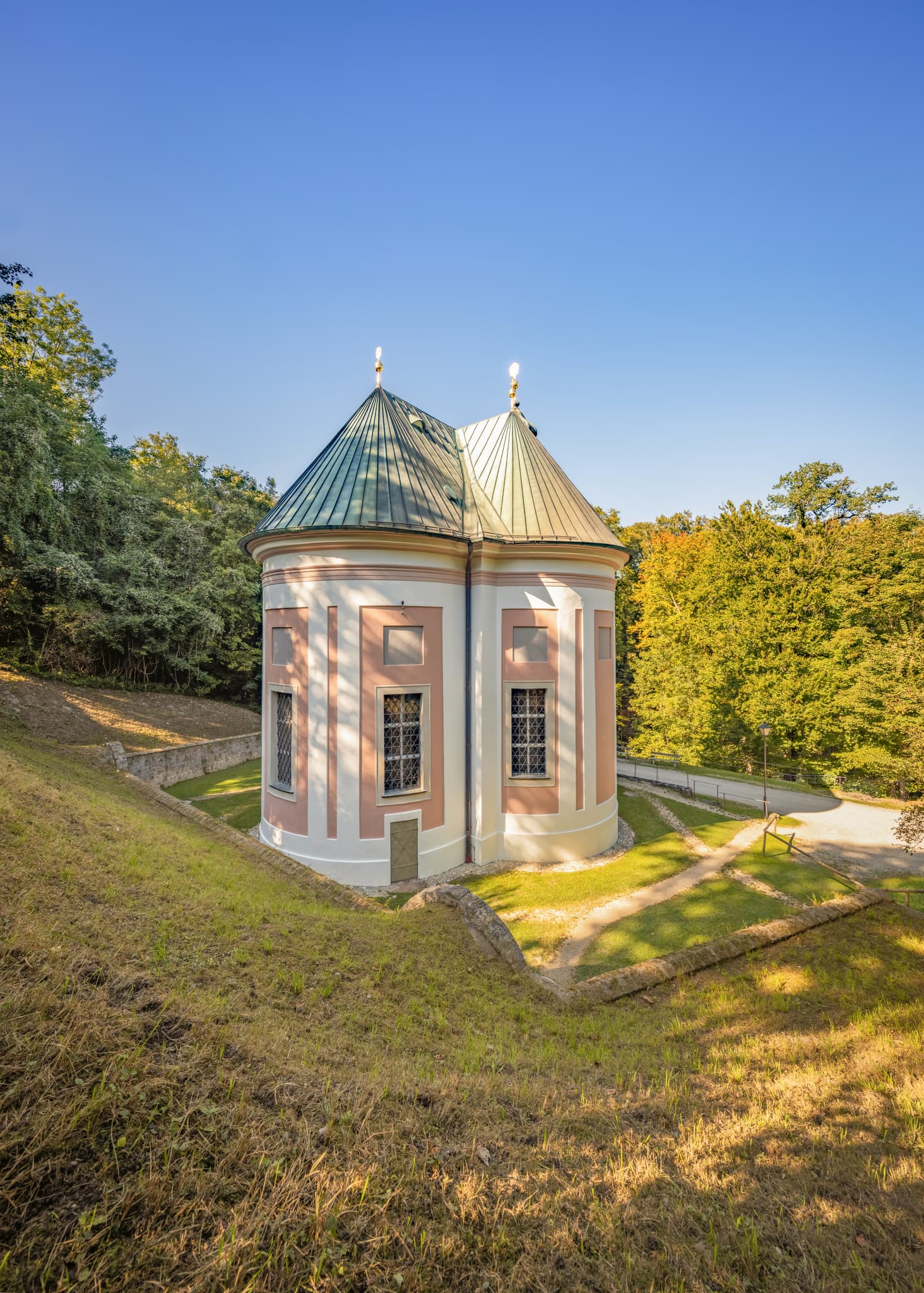 Kapelle Maria Brunn in Ponlach, Ortsteil von Tittmoning im Landkreis Traunstein, Oberbayern, Deutschland. Eine historische Stätte im Chiemgau.