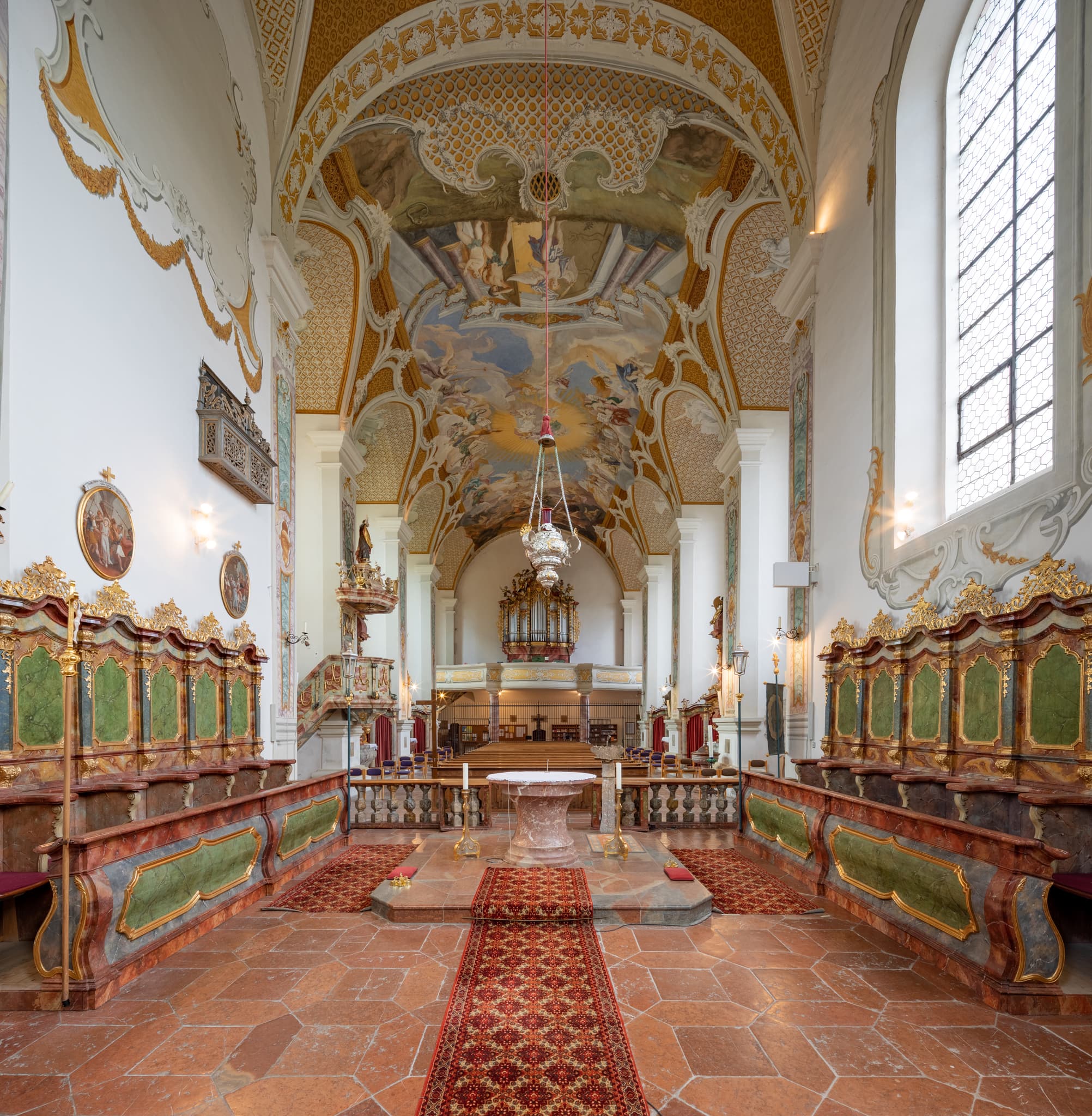 Die St. Salvator Klosterkirche Hl. Dreifaltigkeit in Bad Griesbach im Rottal, Landkreis Passau, Niederbayern, Deutschland.