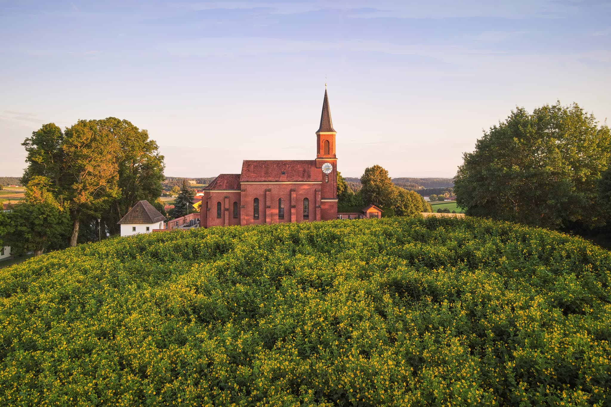 Pfarrkirche Wald bei Winhöring Maria, Hilfe der Christen, Pleiskirchen, Altötting, Oberbayern, Inn-Salzach, Holzland, Bayern, Deutschland.