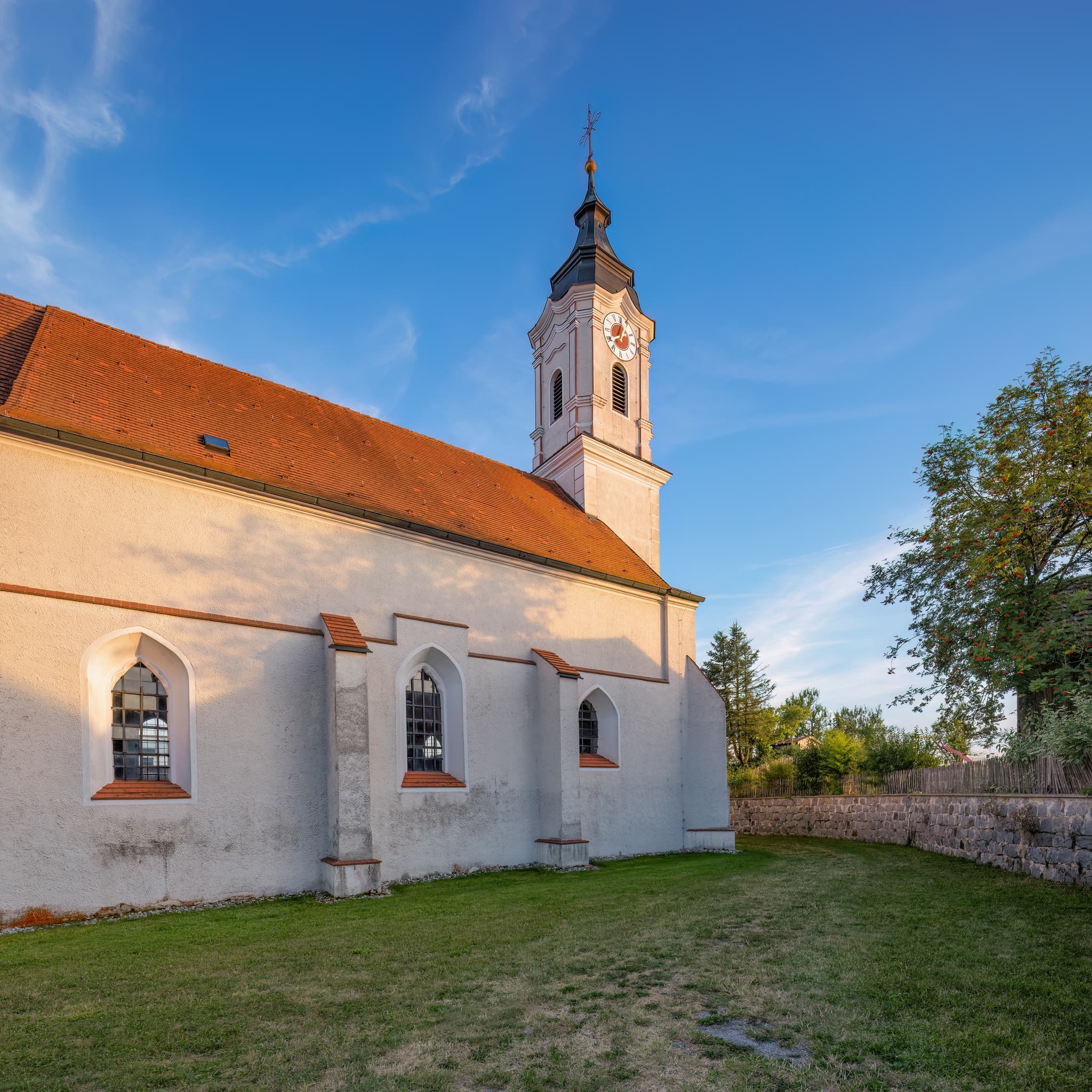 Die beeindruckende St. Wolfgang Wallfahrtskirche in Bad Griesbach im Landkreis Passau, Niederbayern, Deutschland. Ein spiritueller Ort der Ruhe und Schönheit.