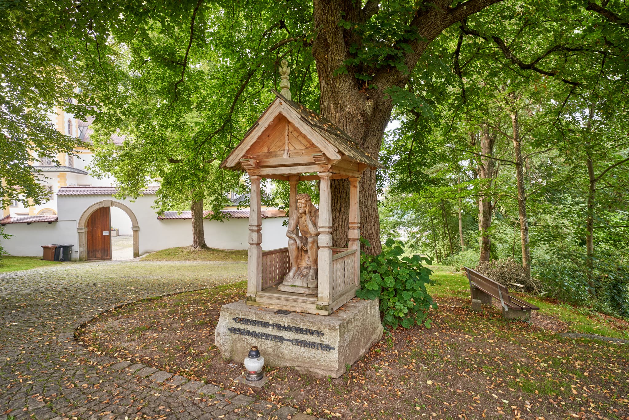 Bild einer Marienstatue in Innstadt, Gemeinde im Landkreis Passau, Niederbayern, Bayern, Deutschland. Schönes regionales Fotomotiv.