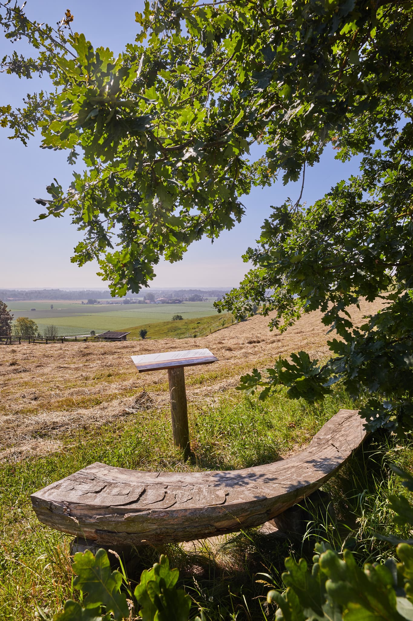 Blick vom Glatzberg, Heldenstein, Mühldorf am Inn (Oberbayern, Inn-Salzach), Deutschland. Aussicht auf die Landschaft Richtung Waldkraiburg.