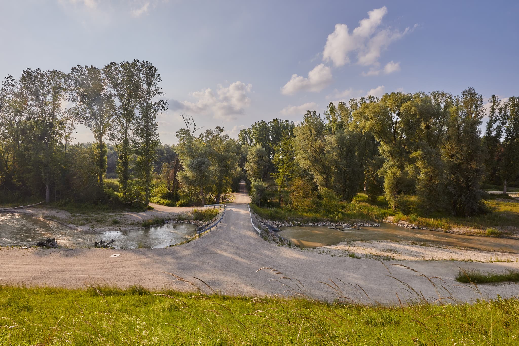 Blick auf das Europareservat Unterer Inn bei Ering im Landkreis Rottal-Inn, Niederbayern. Ein Eindrucksvolles Naturerlebnis.