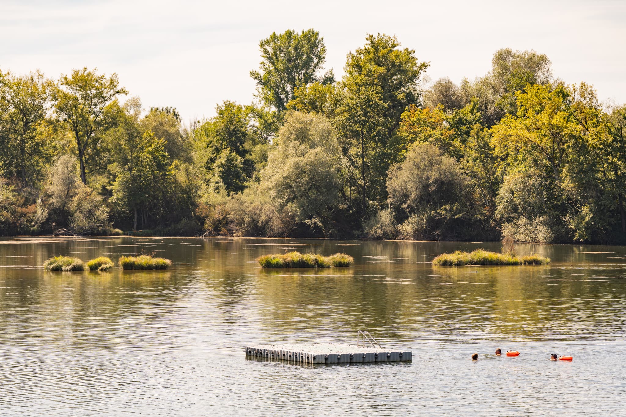 Waldsee Lago im Sommer, Badesee Kirchdorf am Inn, Simbach, Landkreis Rottal-Inn, Niederbayern, Deutschland, Naherholungsgebiet im Bäderdreieck