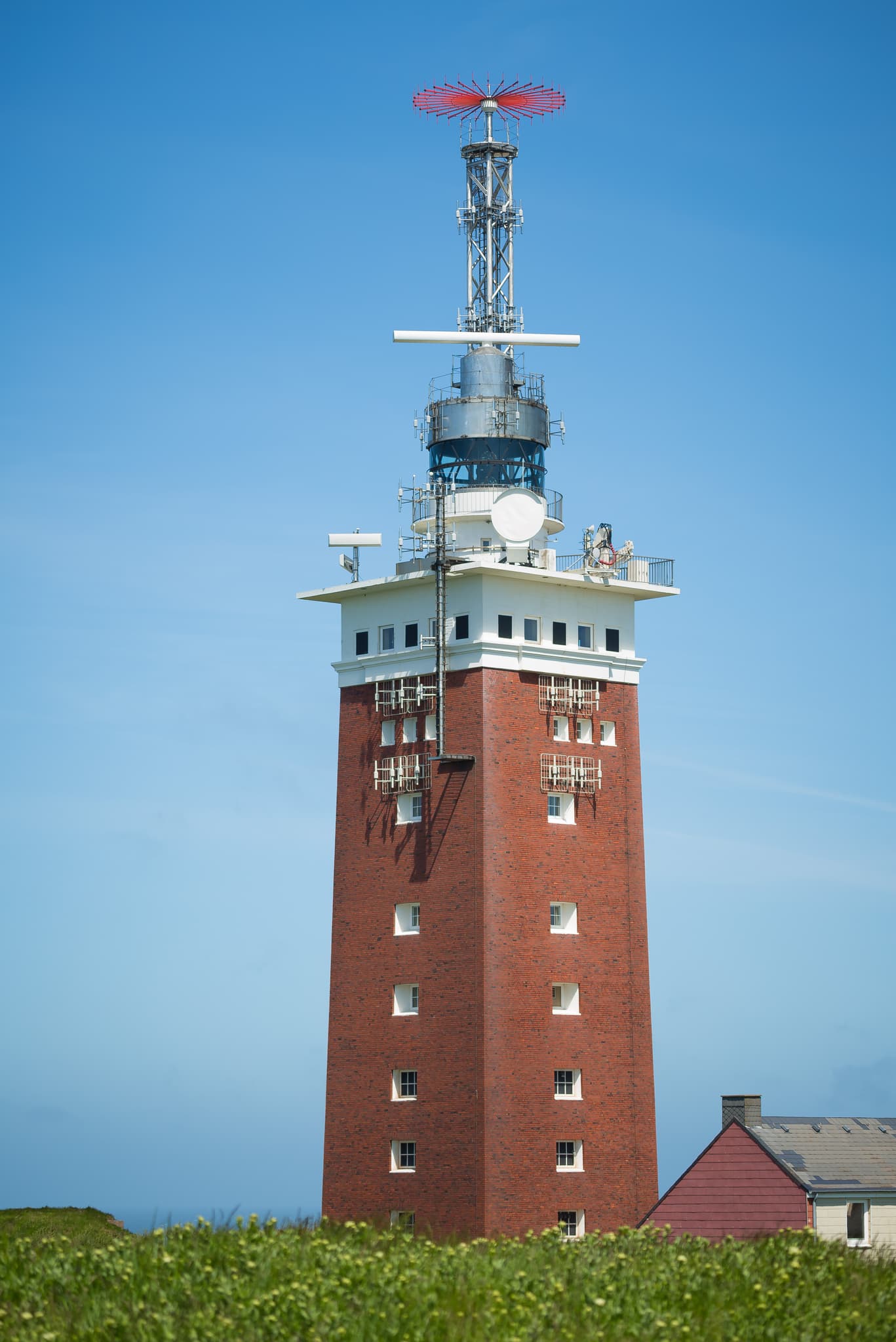 Helgoland, Funk- und Radarturm auf der Insel Helgoland, Landkreis Pinneberg, Schleswig-Holstein. Überwachung des Seeverkehrs an der deutschen Nordseeküste.