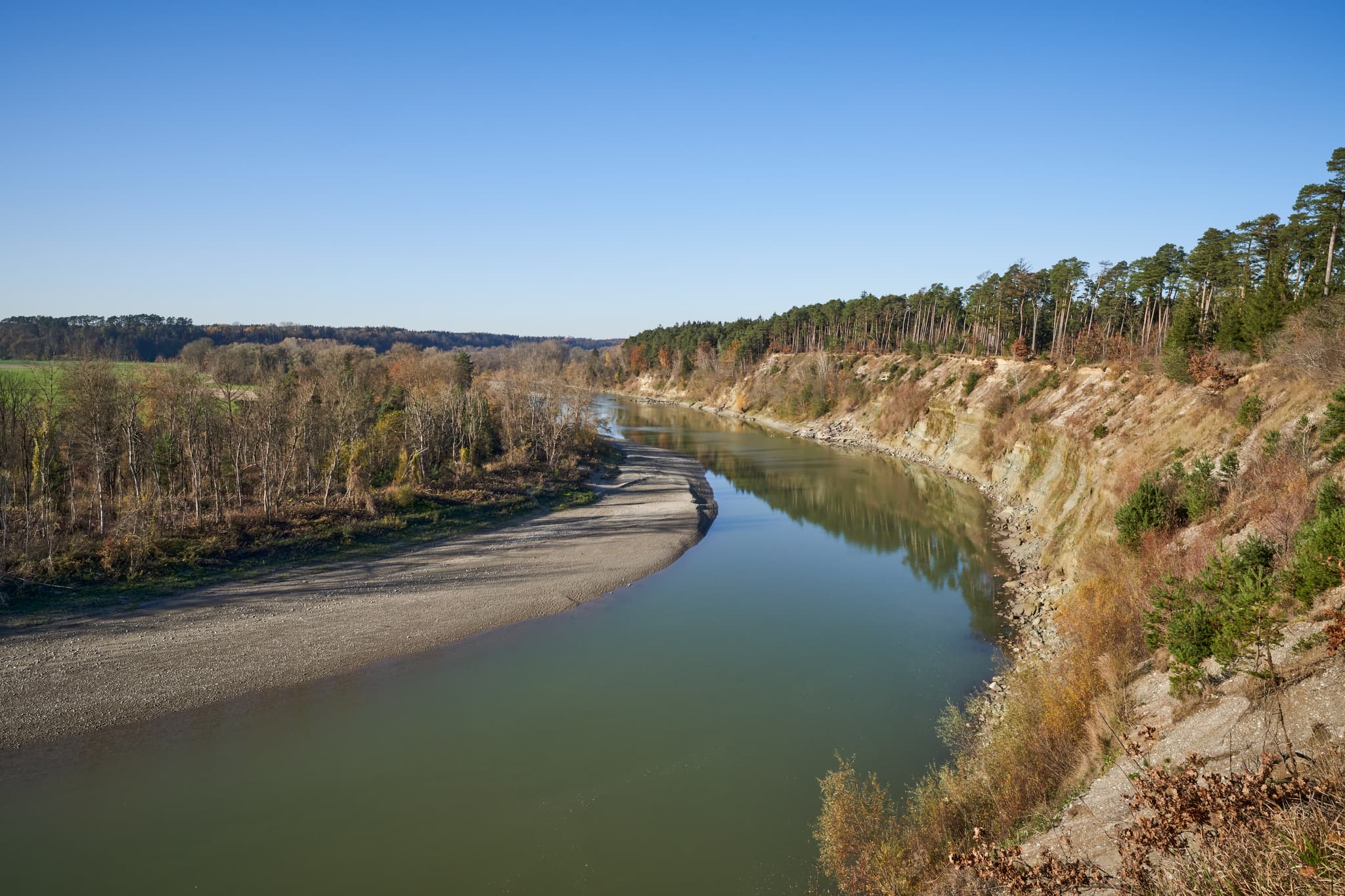 Prallhang am Inn in Ebing bei Polling, Landkreis Mühldorf am Inn, Oberbayern, Region Inn-Salzach, Deutschland. Naturlandschaft im Inn-Salzach-Gebiet.