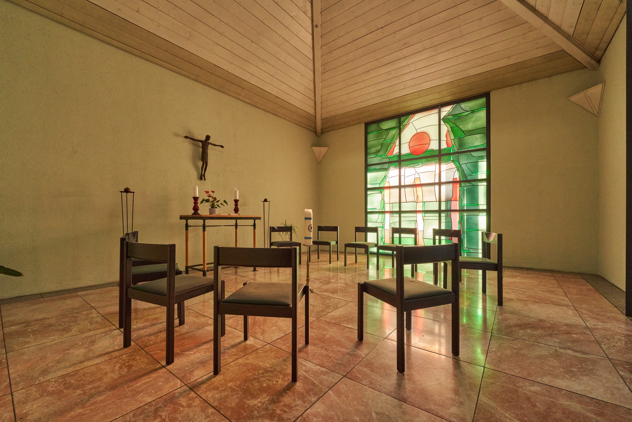 Emmauskirche, Bad Griesbach, Landkreis Passau, Niederbayern. Evangelische Kirche am Kreisverkehr zur Therme.