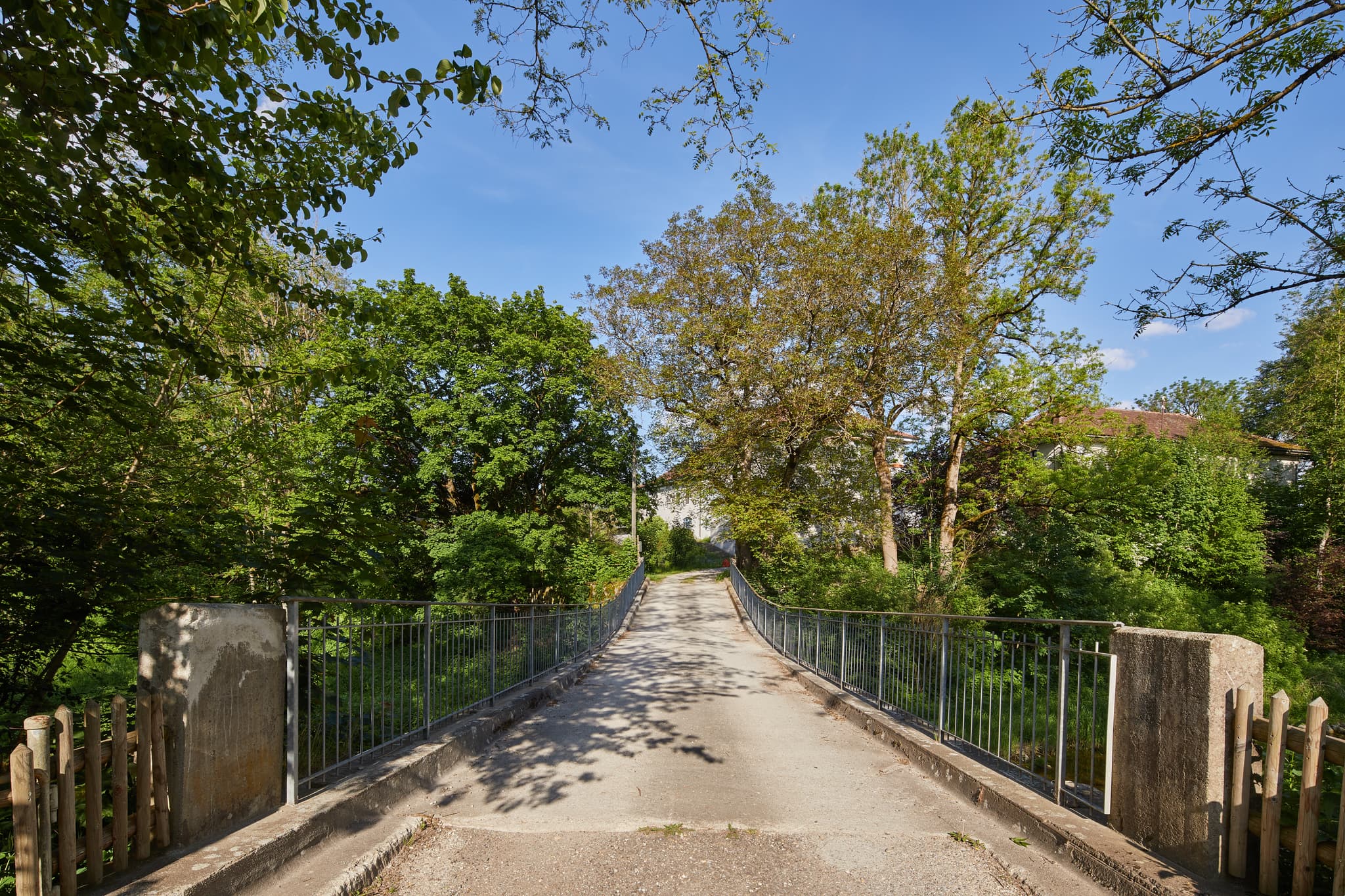 Engfurt Isenbrücke in Töging, Landkreis Altötting. Entdecken Sie die Region Inn-Salzach in Oberbayern, Deutschland. Natur und bayerische Kultur.