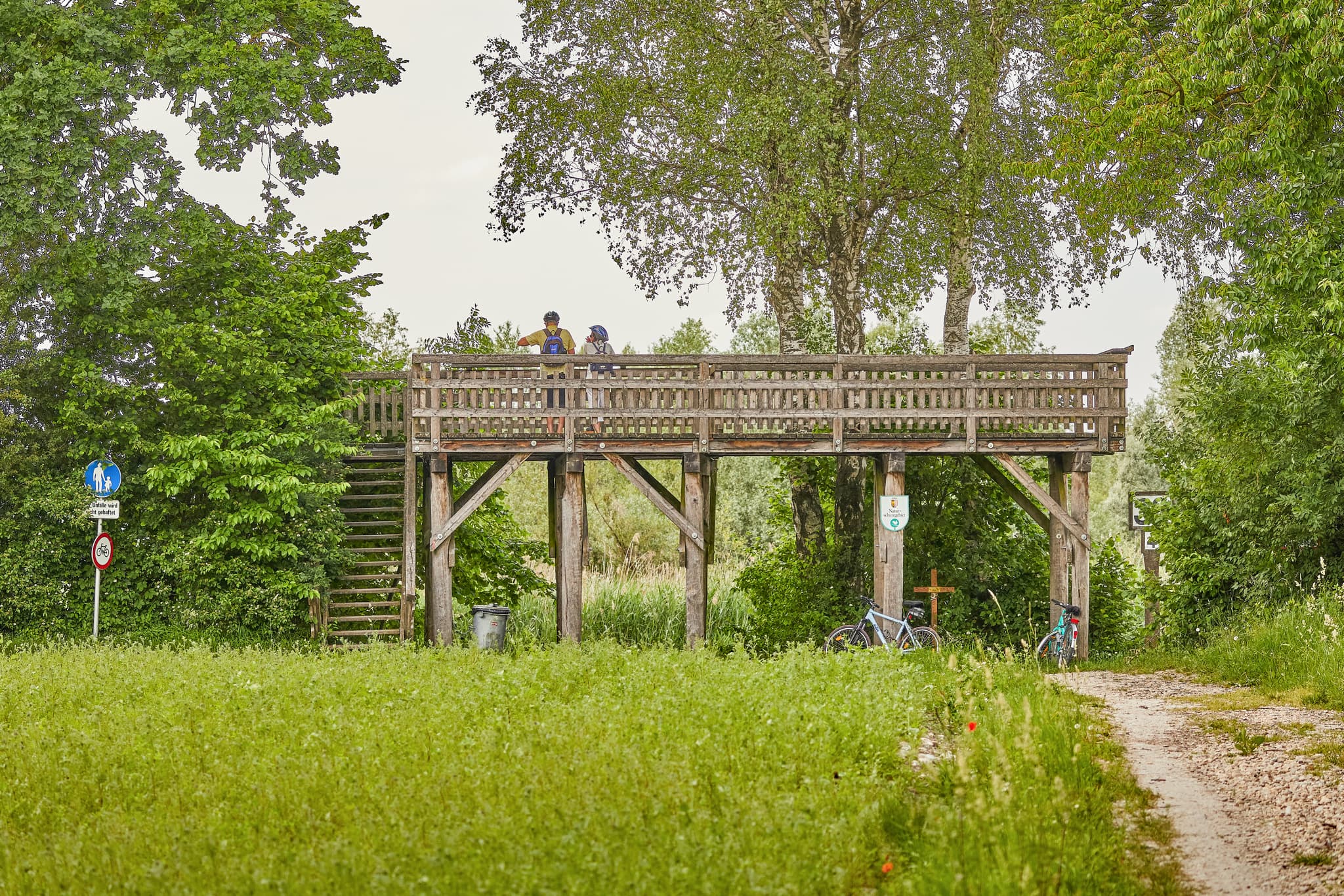 Die Katzenbergleithen Aussichtsplattform in Kirchdorf am Inn, Vogelbeobachtungsstation. Gelegen in Ried, Oberösterreich, im Innviertel, Österreich.