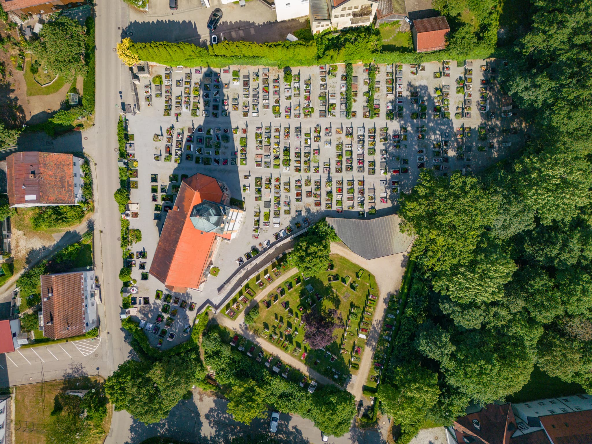 Friedhofskirche St. Michael in Bad Griesbach, Vogelperspektive, Landkreis Passau, Niederbayern, Bayern, Deutschland.