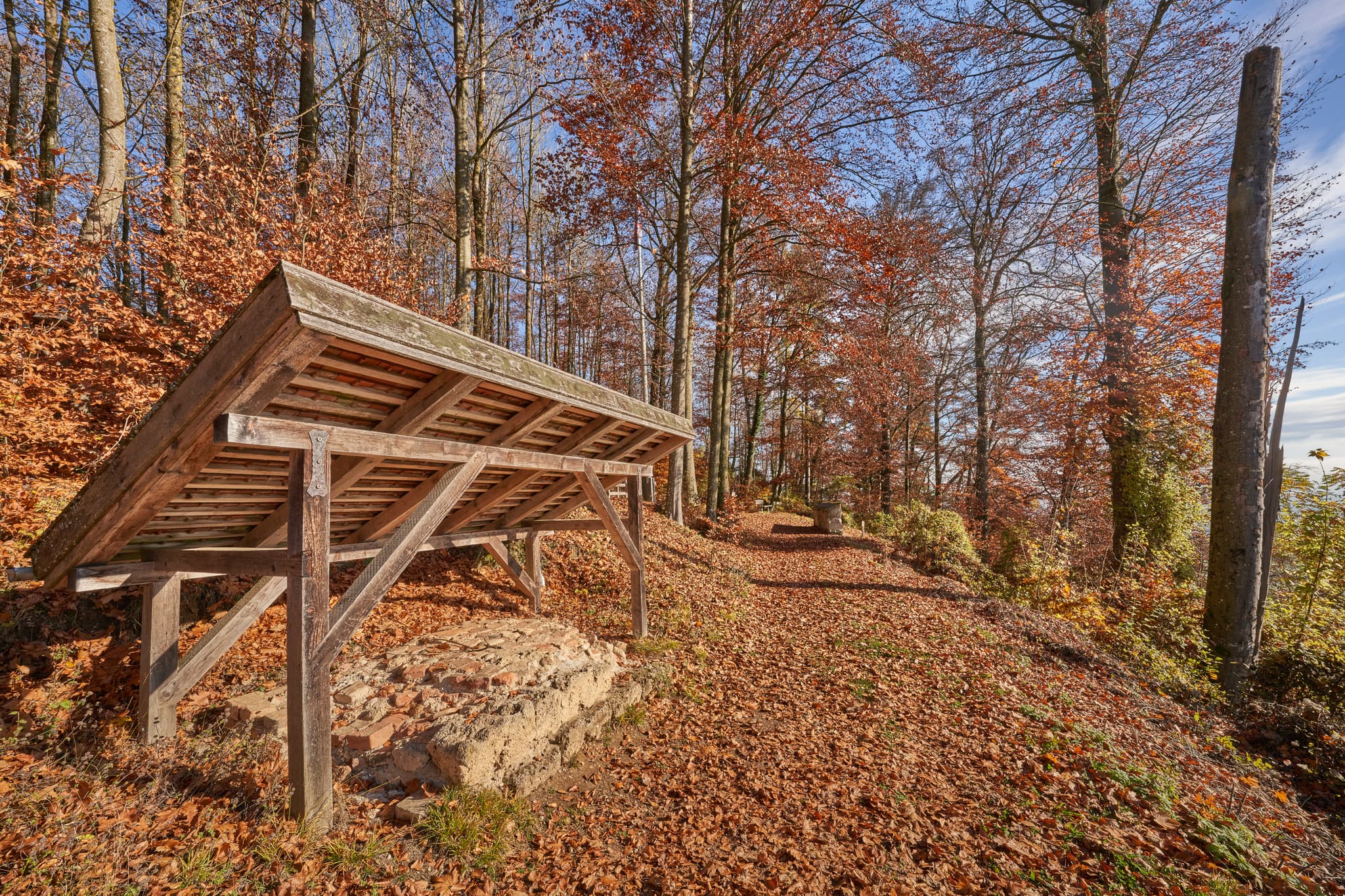 Ausgrabungen auf dem Schlossberg in Julbach, Gemeinde Julbach, Landkreis Rottal-Inn, Niederbayern, Holzland, Bayern, Deutschland.
