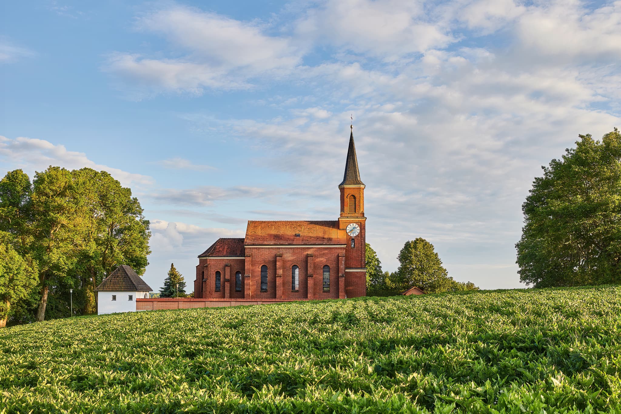 Pfarrkirche Wald bei Winhöring Maria, Hilfe der Christen, Pleiskirchen, Altötting, Oberbayern, Inn-Salzach, Holzland, Bayern, Deutschland.