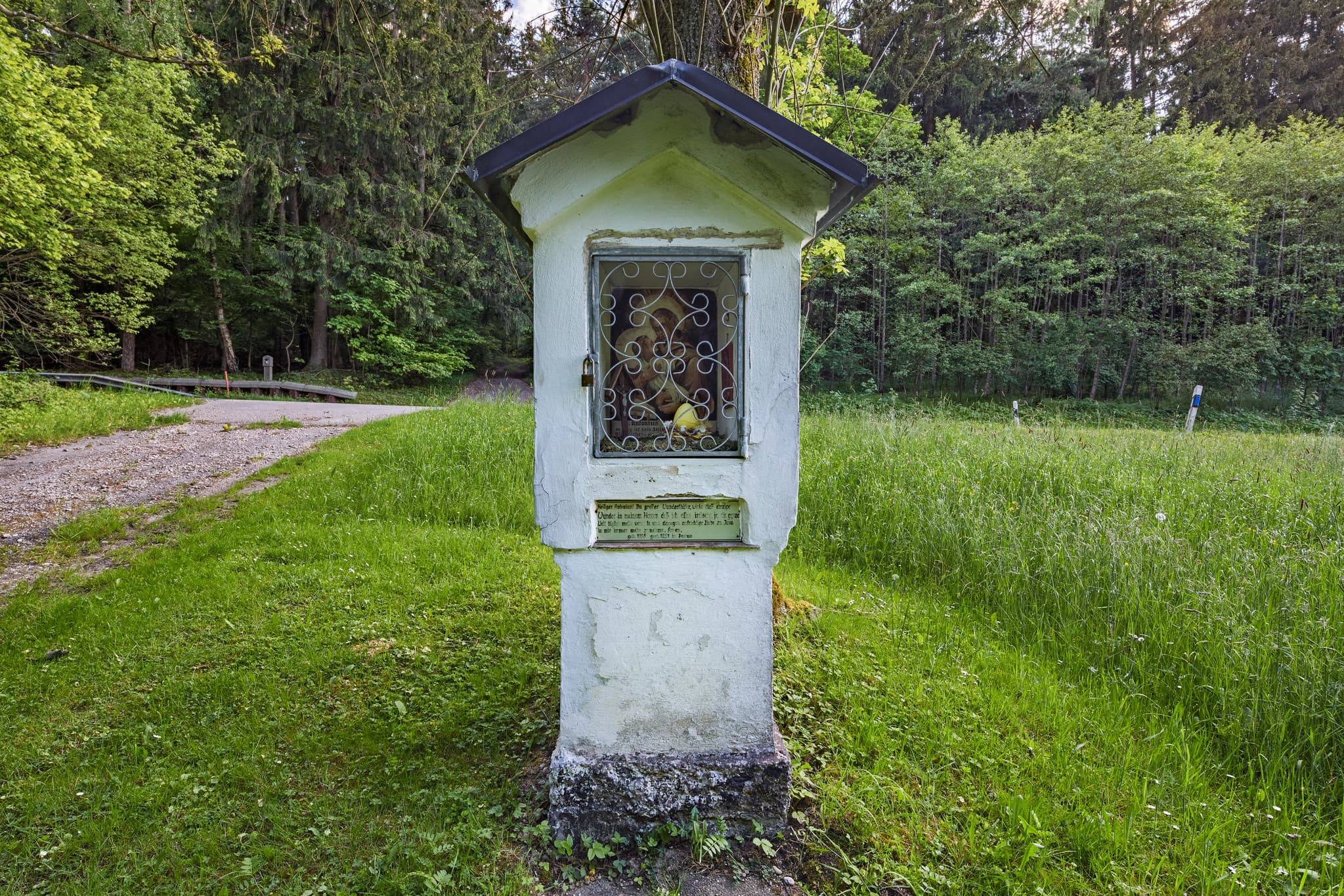 Engfurter Kreuzweg in Tögling, Landkreis Altötting, Oberbayern. Ein spirituelles Denkmal im Herzen der Inn-Salzach Region in Deutschland.