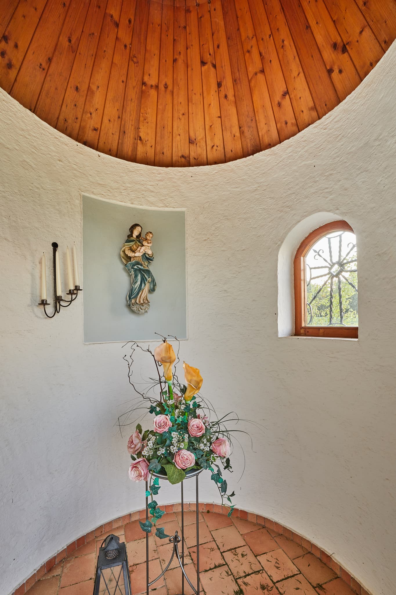 Besuchen Sie die beschauliche Kapelle in Mitterskirchen, Landkreis Rottal-Inn, Niederbayern. Schöne Aussicht auf Mitterskirchen.
