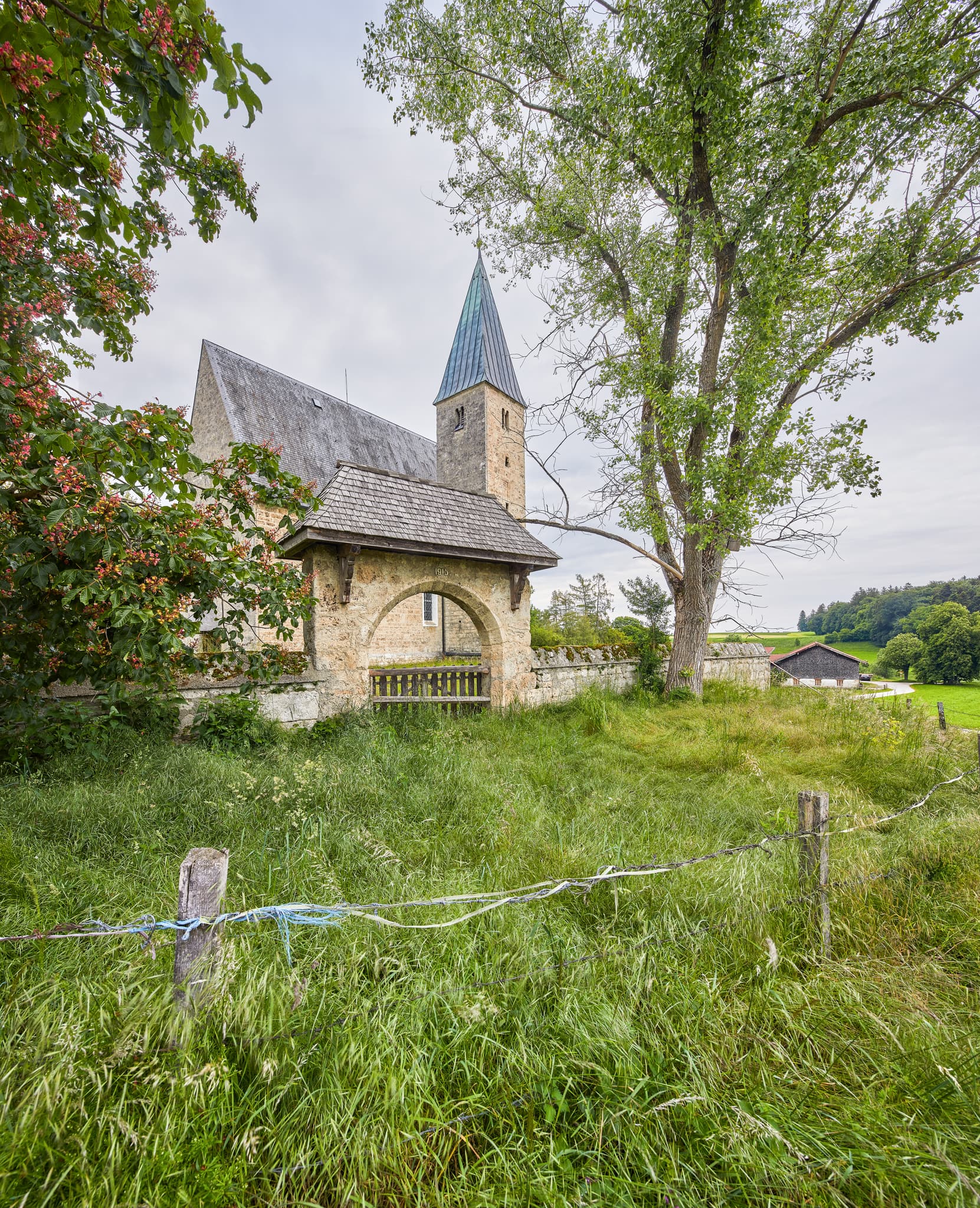 Historische Filialkirche St. Pankratius in Meggenthal, Tittmoning, Landkreis Traunstein, Oberbayern, Chiemgau, Deutschland.