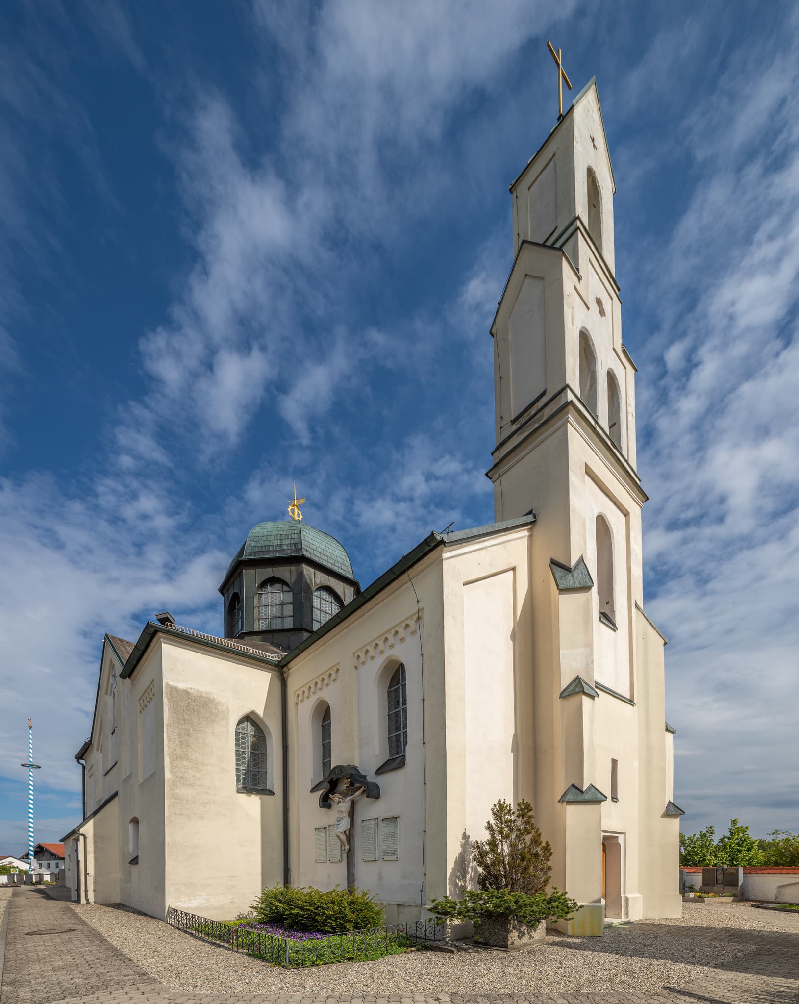 Die Ramsau Kirche St. Maria Loreto in Reichertsheim, Landkreis Mühldorf am Inn, Oberbayern, Deutschland, gelegen in der Region Inn-Salzach.