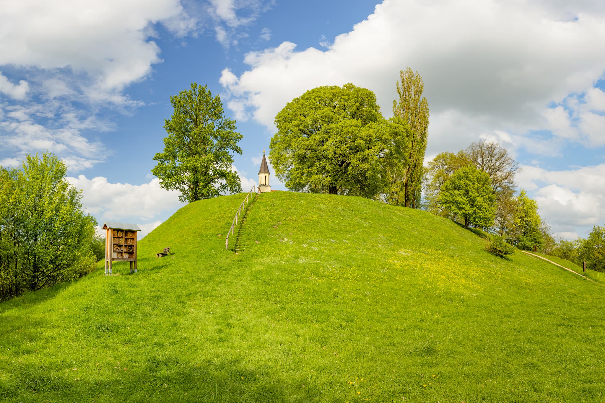 Landschaftsbild von Schlossberg, Kraiburg, Mühldorf am Inn. Die Region Inn-Salzach in Oberbayern, Deutschland.