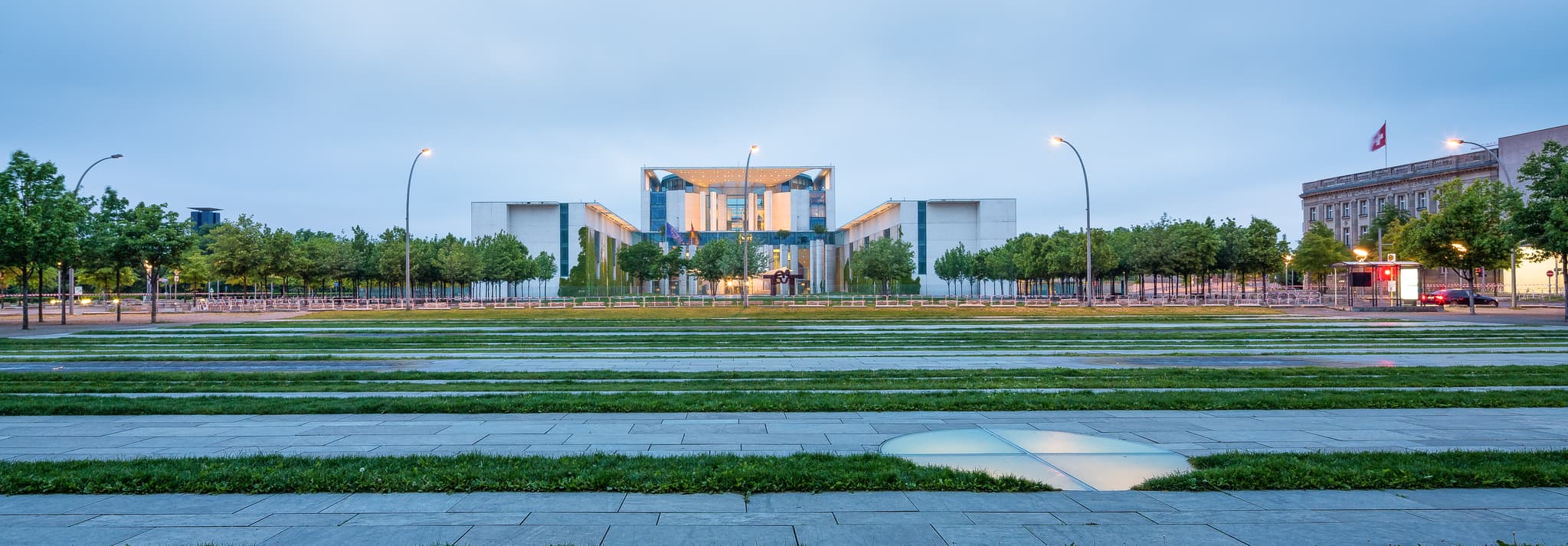 Abendaufnahme des Brandenburger Tors in Berlin, Deutschland. Ein Wahrzeichen der Hauptstadt Berlin, Regierungsbezirk Berlin.