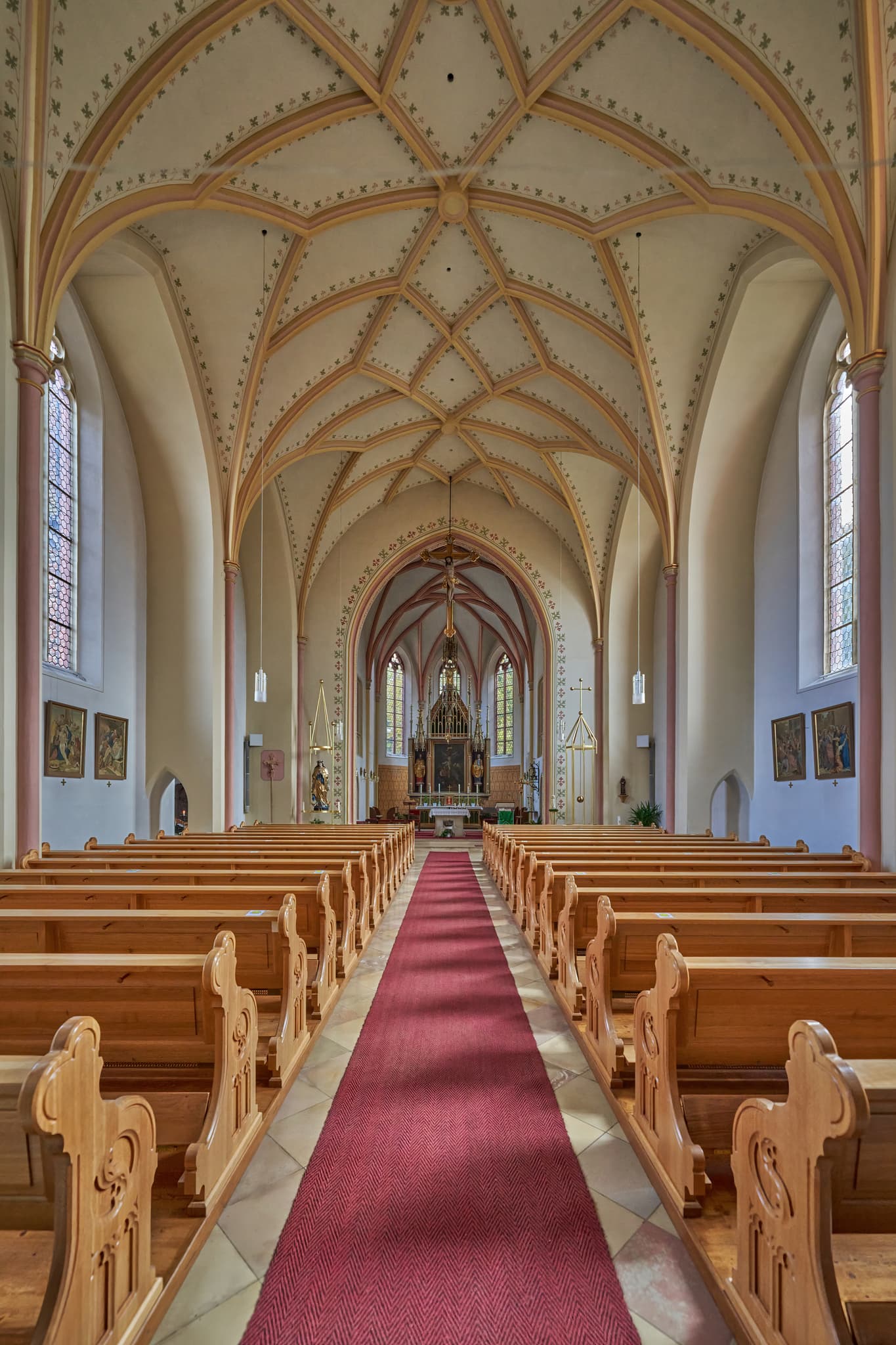 Innenansicht der Kirche St. Stephanus in Schönau, Gemeinde, Rottal-Inn, Niederbayern. Ein historisches Gotteshaus in der Region Holzland, Deutschland.
