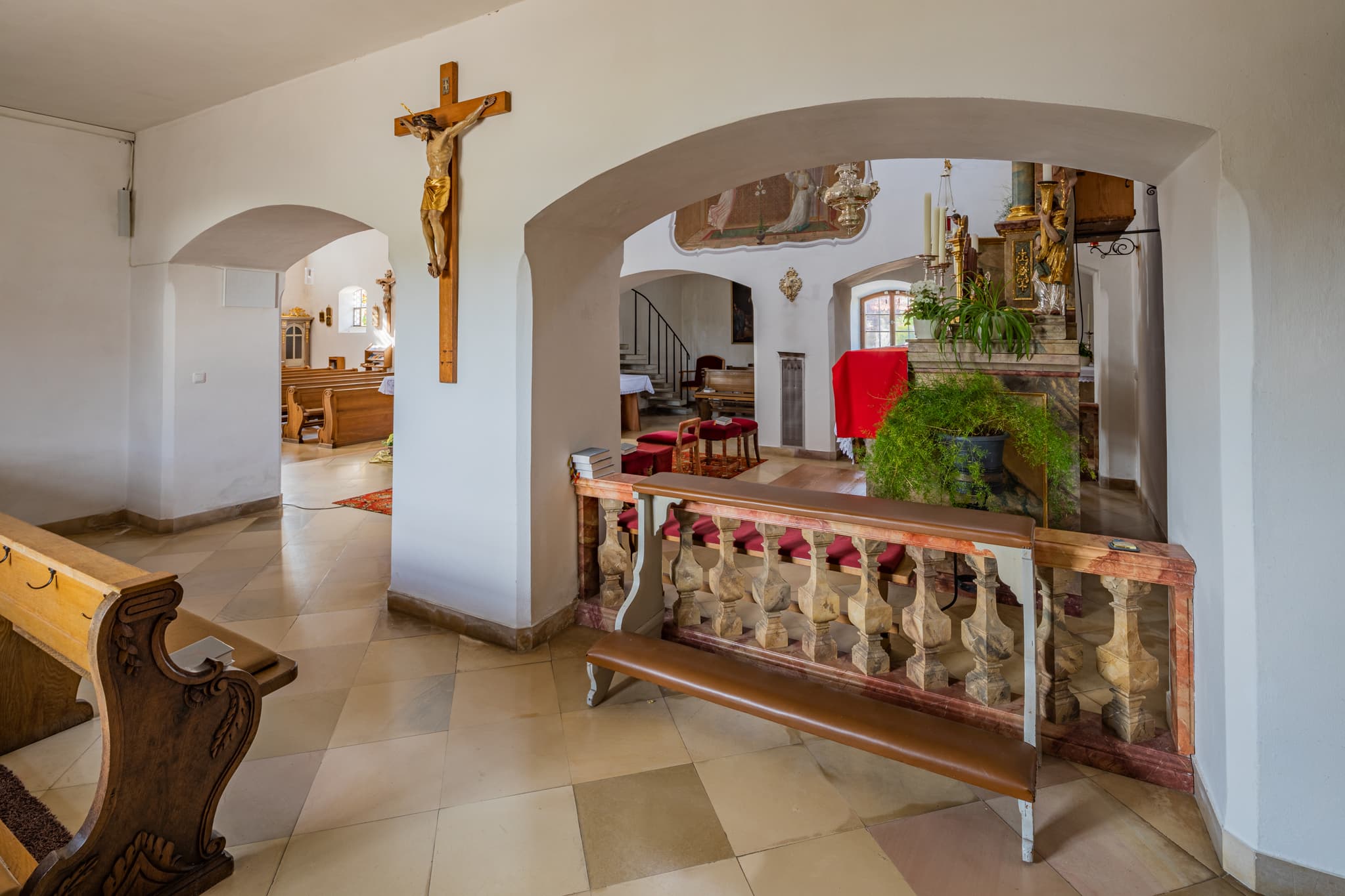 Die Ramsauer Kirche St. Maria Loreto in Reichertsheim, Landkreis Mühldorf am Inn, Oberbayern, Inn-Salzach Region, Deutschland. Historisches Kircheninterieur.