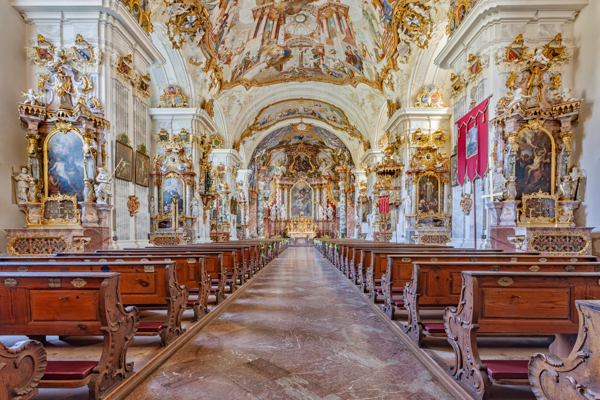 Die barocke Klosterkirche St. Georg und Pankratius in Raitenhaslach, Landkreis Altötting, Oberbayern, Inn-Salzach, Deutschland