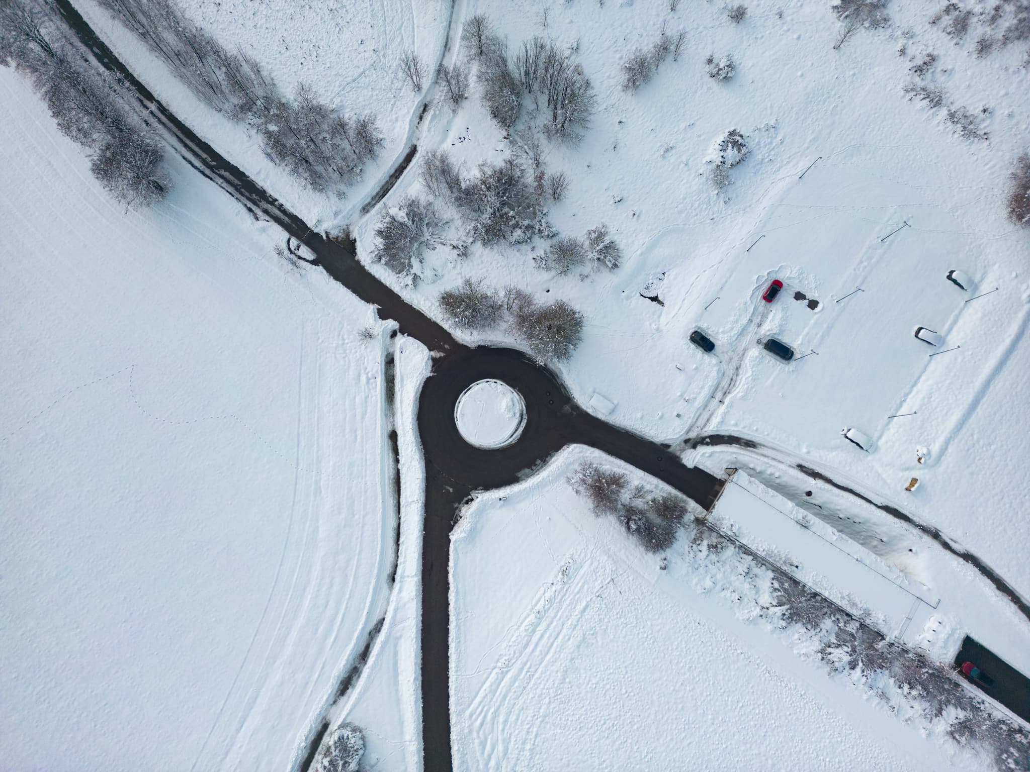 Winterliches Luftbild der Therme in Bad Griesbach im Landkreis Passau, Niederbayern. Die Region Bäderdreieck in Deutschland präsentiert sich von oben.