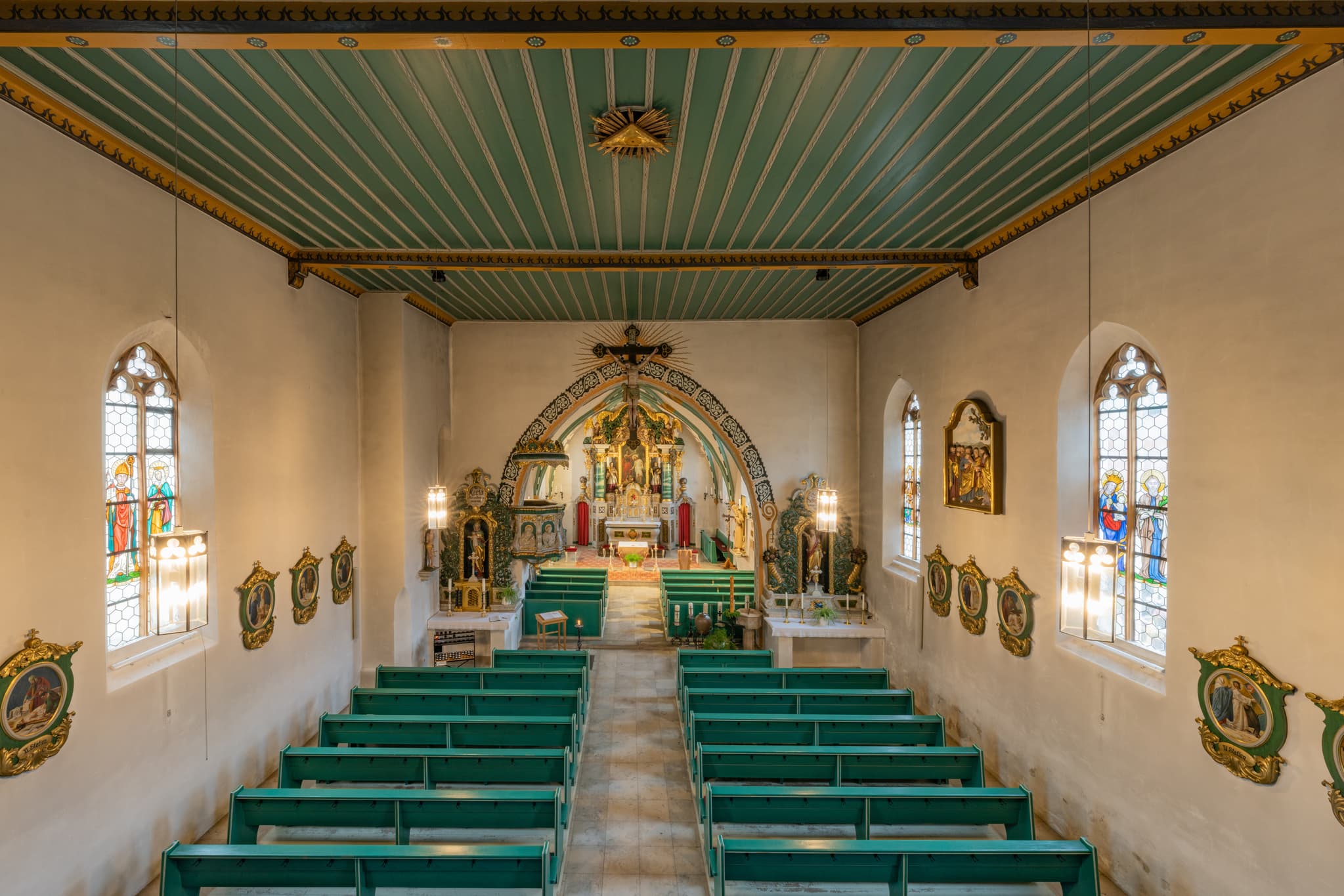 Pfarrkirche St. Johannes der Täufer in Weng, Bad Griesbach, Landkreis Passau, Niederbayern. Ein Kleinod im schönen Bayerischen Wald, Deutschland.