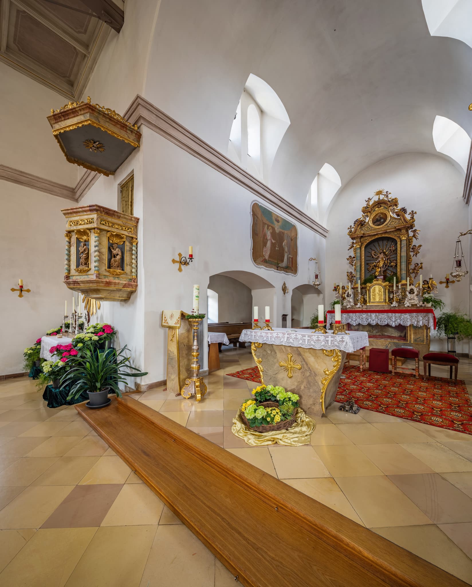 Die charmante Kirche St. Maria Loreto in Ramsau, Gemeinde Reichertsheim, Landkreis Mühldorf am Inn, Oberbayern, Region Inn-Salzach, Deutschland.