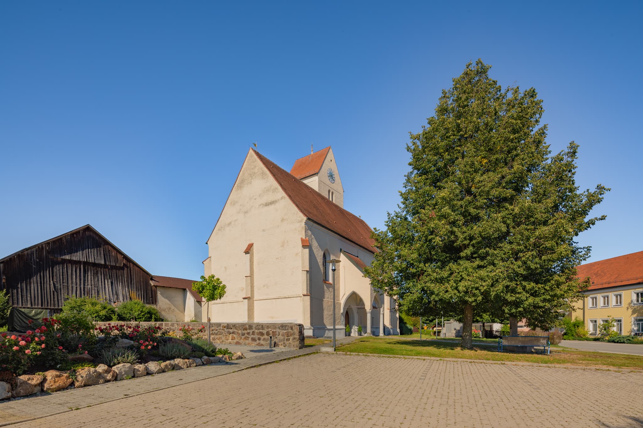 Die Pfarrkirche St. Valentin in Reutern, Ortsteil von Bad Griesbach, Landkreis Passau, Niederbayern. Ein Juwel im Herzen des Bäderdreiecks, Deutschland.