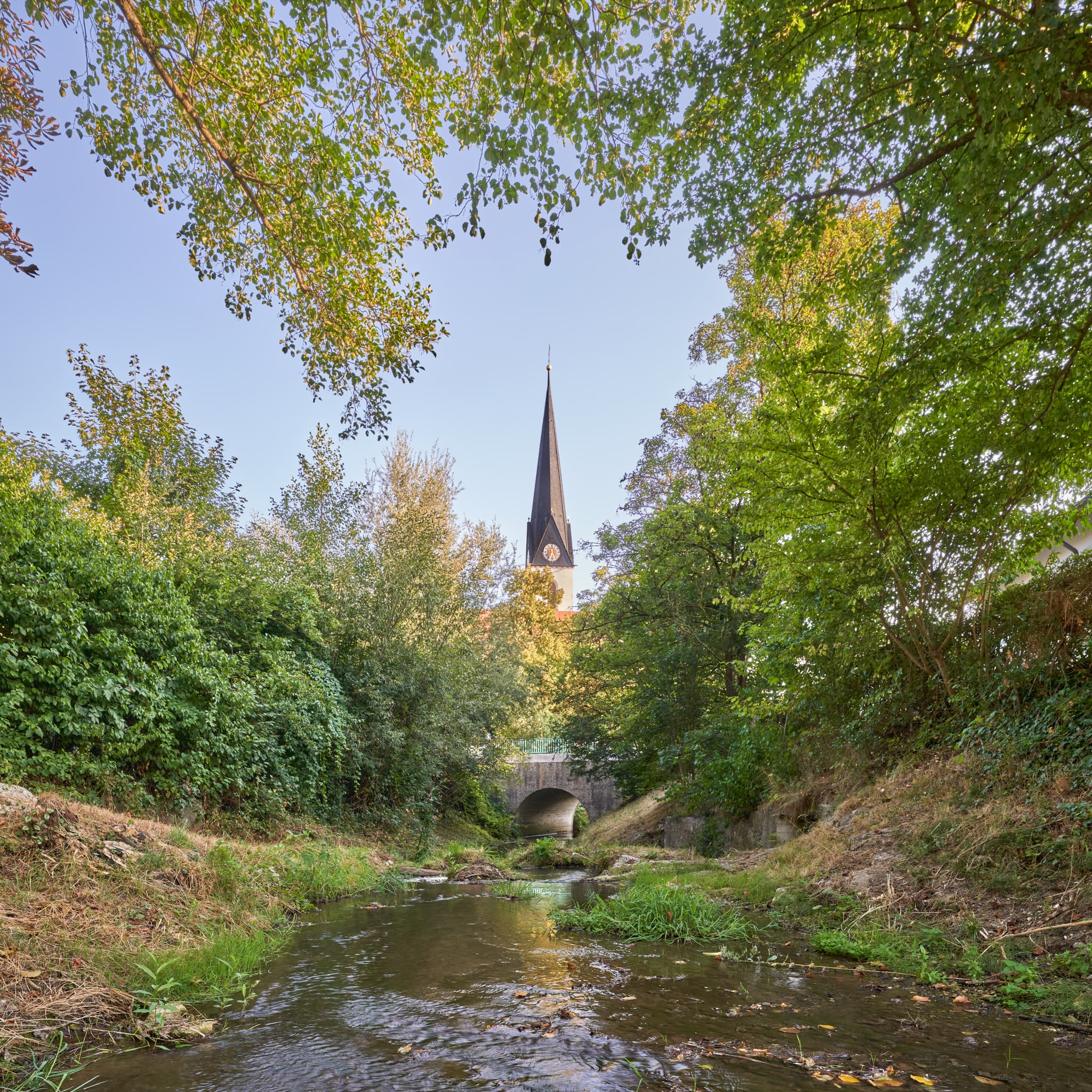 Reischach Bach am Kindergarten, Kirche, Landkreis Altötting