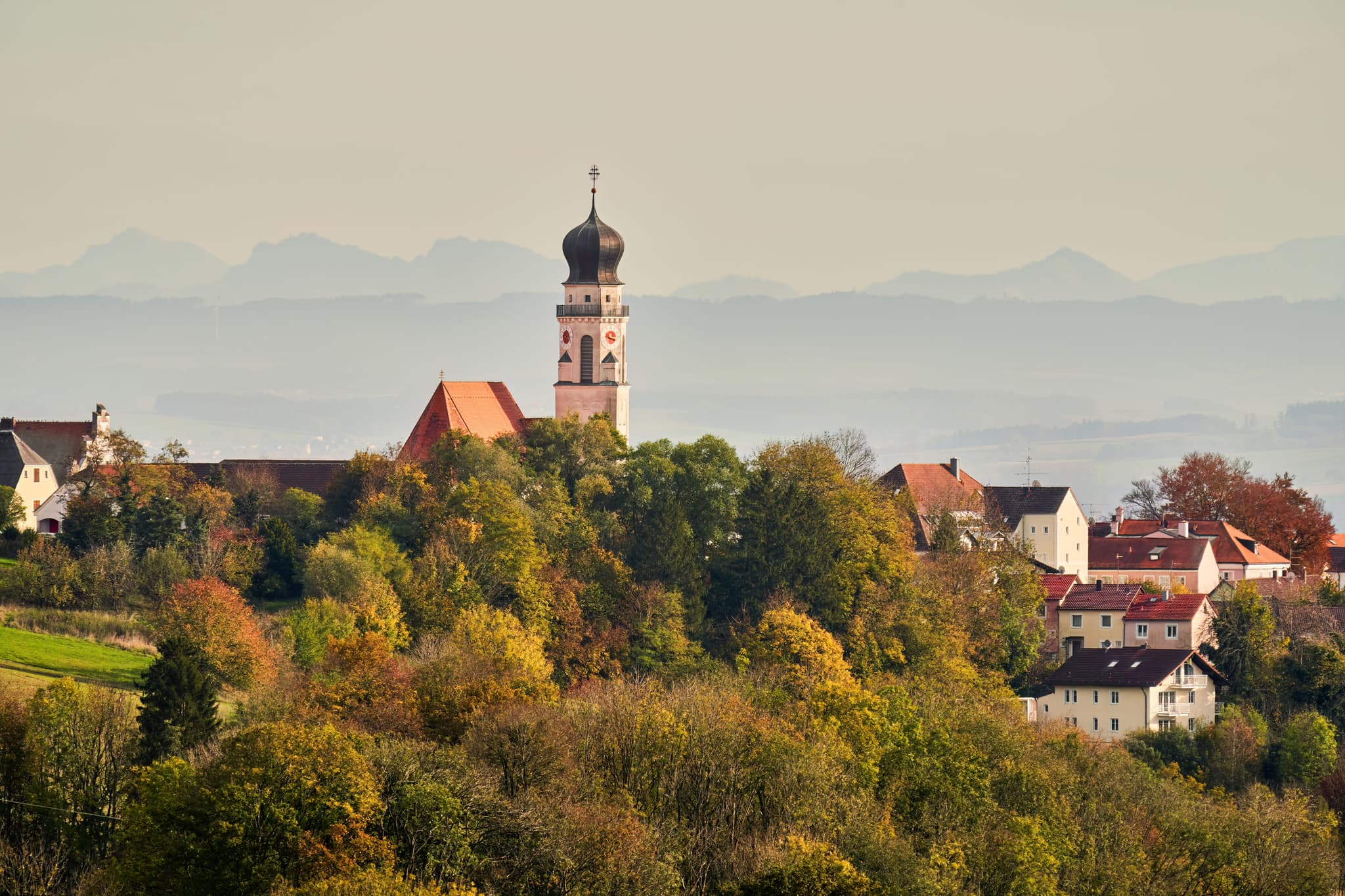 Herbstliche Impressionen vom Lederbach Golfclub in Bad Griesbach, Landkreis Passau, Niederbayern, Deutschland. Erleben Sie die Schönheit des Bäderdreiecks.