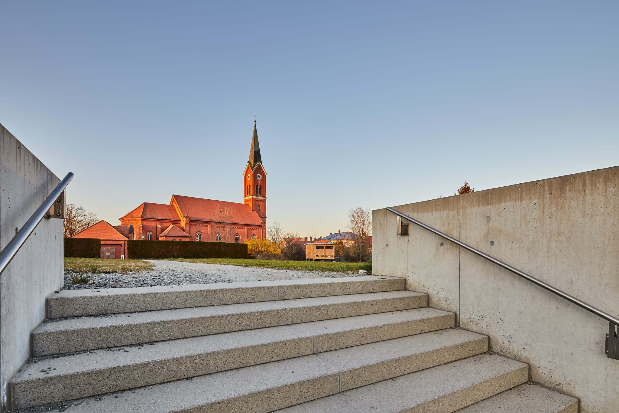 Außenansicht der Kirche Sankt Andreas in Wurmannsquick, Gemeinde Wurmannsquick, Landkreis Rottal-Inn, Niederbayern, Holzland/Bäderdreieck, Bayern, Deutschland.