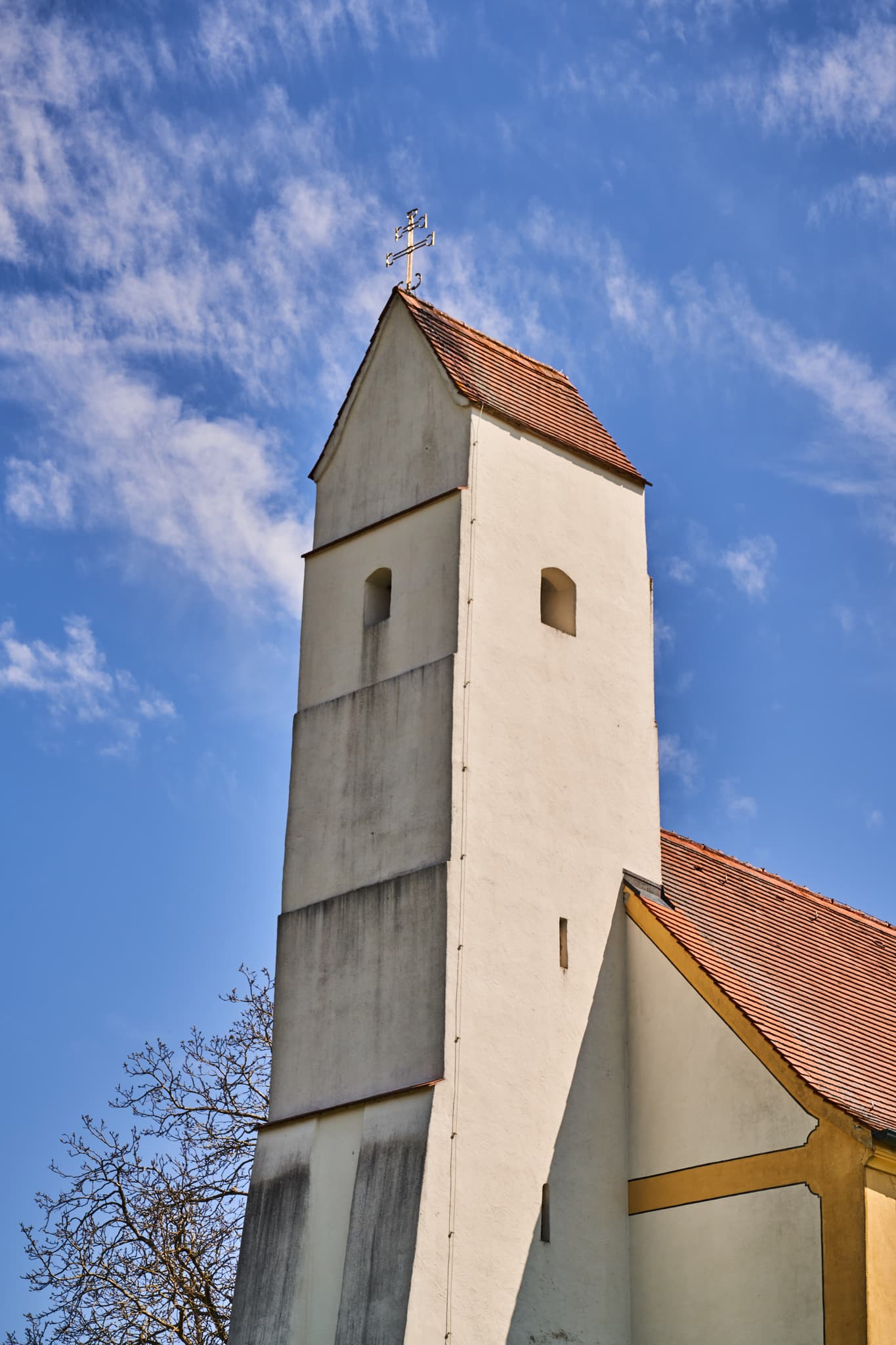 Die Kirche Sankt Pankratius in Mettenheim, Landkreis Mühldorf am Inn, Oberbayern, in der Region Inn-Salzach, Deutschland. Aufgenommen von Dirschl Johann.