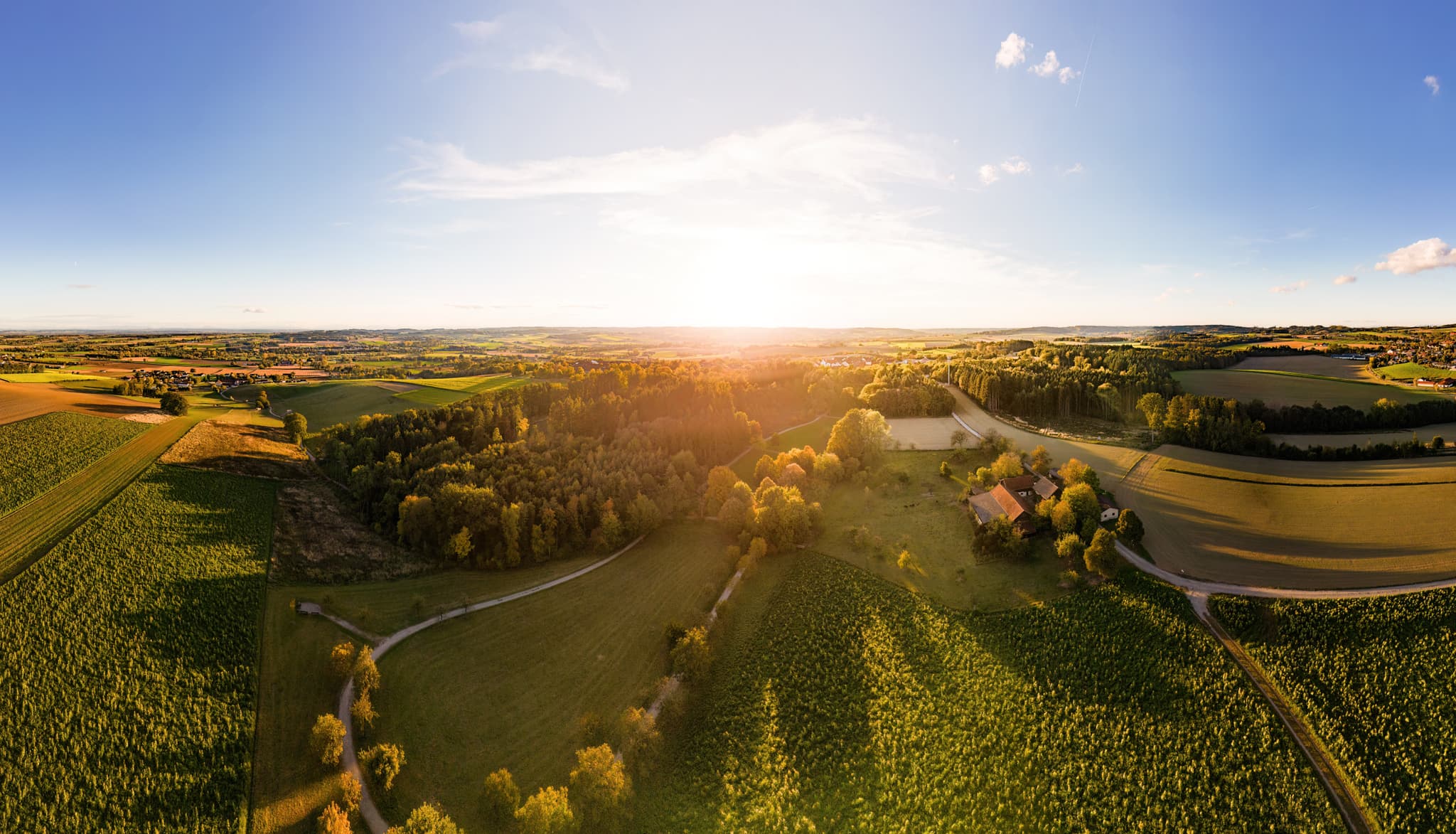 Atemberaubendes Luftbild des Kurparks in Bad Griesbach im Rottal, Niederbayern, Deutschland. Erleben Sie die malerische Bäderdreieck-Region.