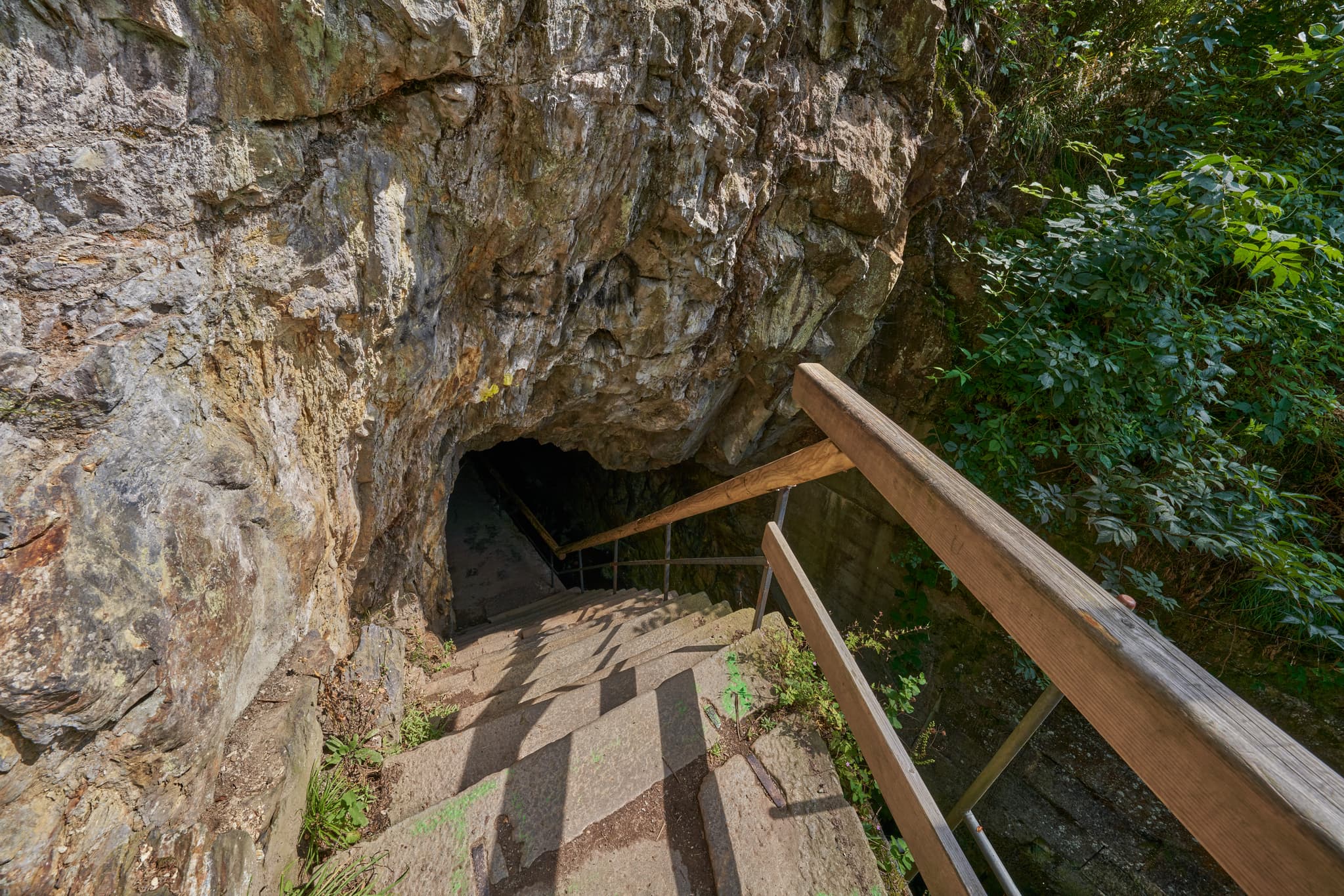 Der Ilz Triftsperre Tunnel bei Passau in Niederbayern, Bayerischer Wald, Region Inn-Salzach, Deutschland. Ein faszinierendes Fotomotiv.