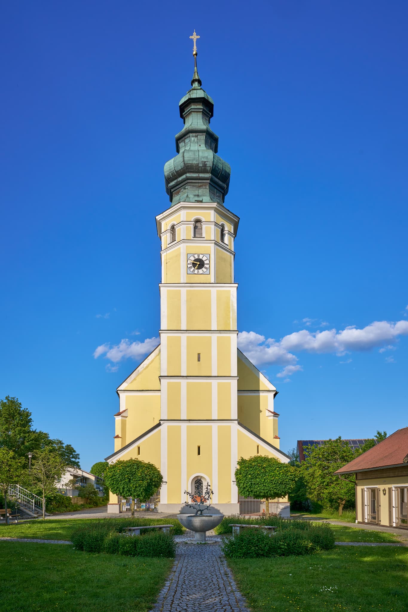 Die Wallfahrtskirche Mariä Himmelfahrt in Sammarei, Gemeinde Ortenburg, Landkreis Passau, Niederbayern, Deutschland, Region Donau-Wald.