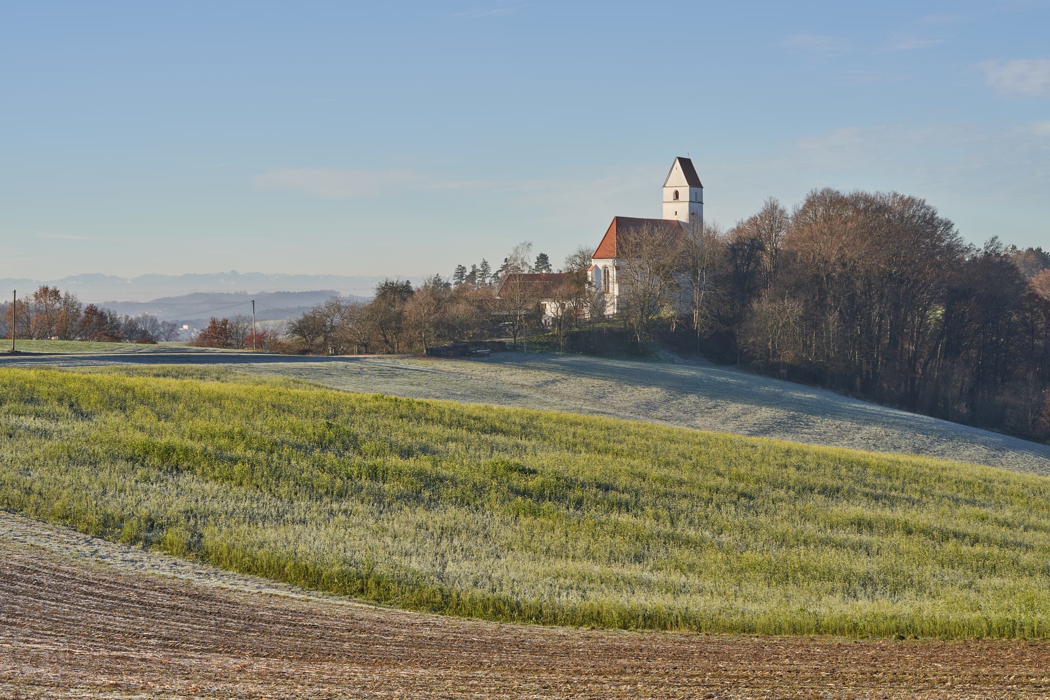 Die Kirche von Steinhausen im oberbayerischen Landkreis Altötting, Region Inn-Salzach, Holzland, Deutschland