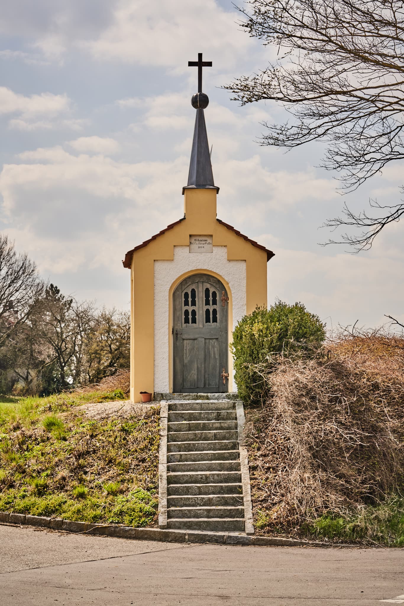 Kapelle in Rockersbach, Reischach, Landkreis Altötting, Oberbayern, Deutschland. Das Bauwerk steht auf einer Anhöhe in der Region Inn-Salzach.