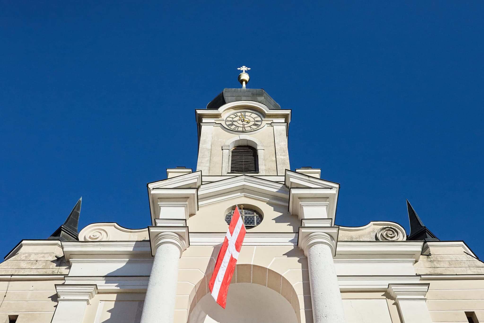 Die Klosterkirche St. Georg und Pankratius in Raitenhaslach, Burghausen, Landkreis Altötting, Inn-Salzach, Oberbayern, Deutschland.
