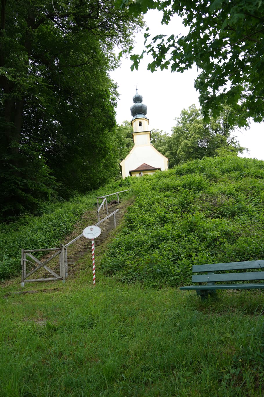 Schöner Spazierweg vom Schloss Frauenbühl, nach Holzen, zur Isen mit Vielen Steinen zum Balancieren und Fotografieren wieder zum Schloss zurück