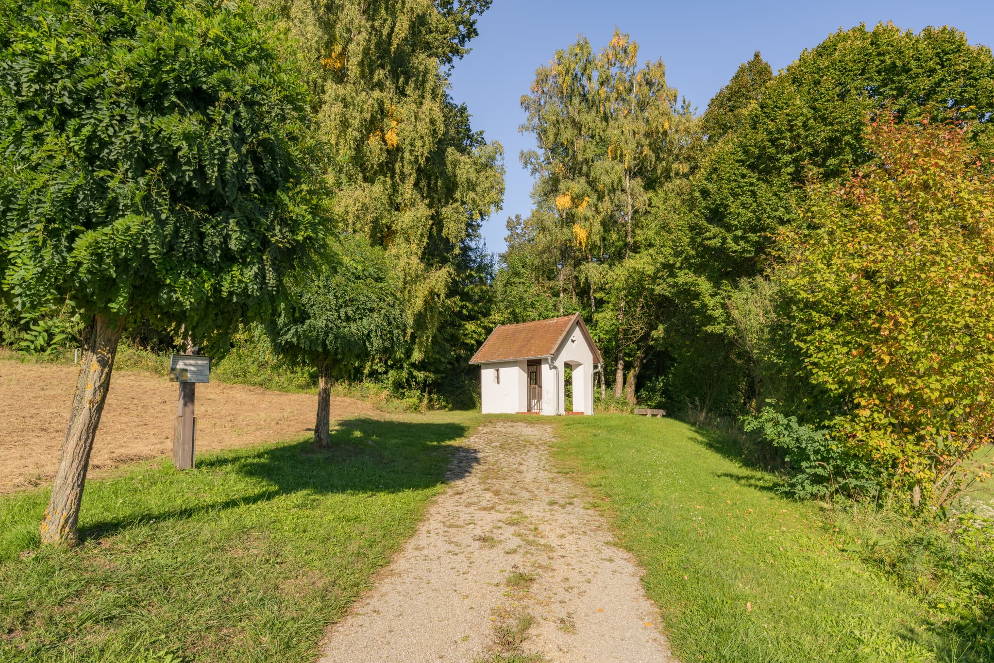 Bruder Konrad Kapelle in Hirschbach, Bad Birnbach, Rottal-Inn, Niederbayern, Deutschland, Region Bäderdrieck. Ruheort mit Aussicht.